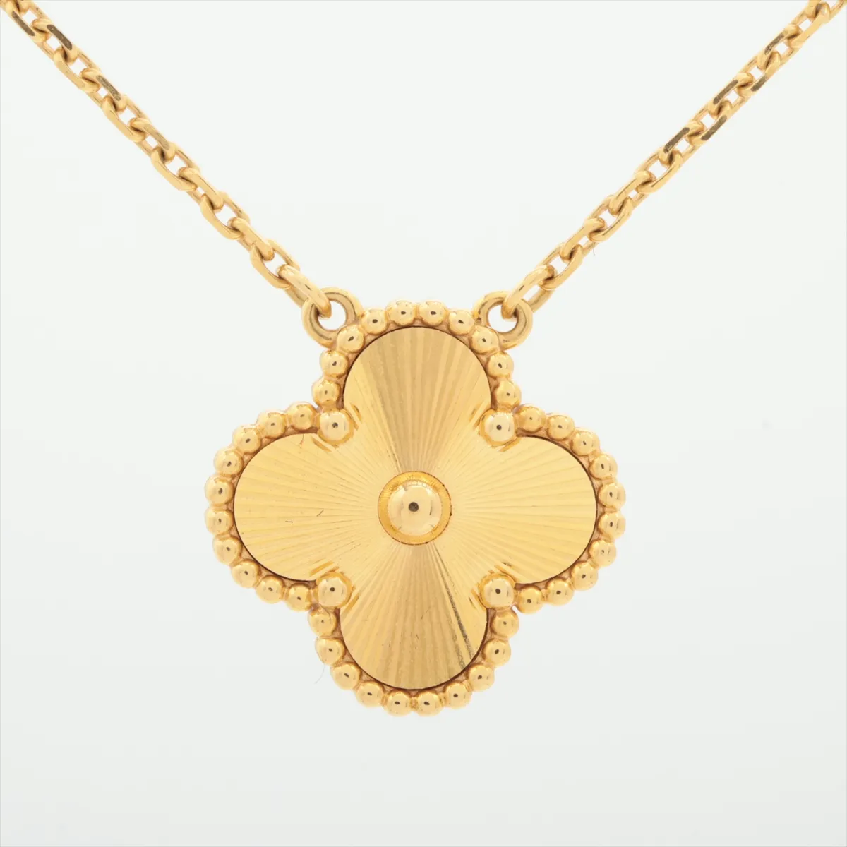 Vintage Alhambra Guilloche Necklace 750 (Yellow Gold) 6.6g JC090772 VCARP4KL00 — view 2