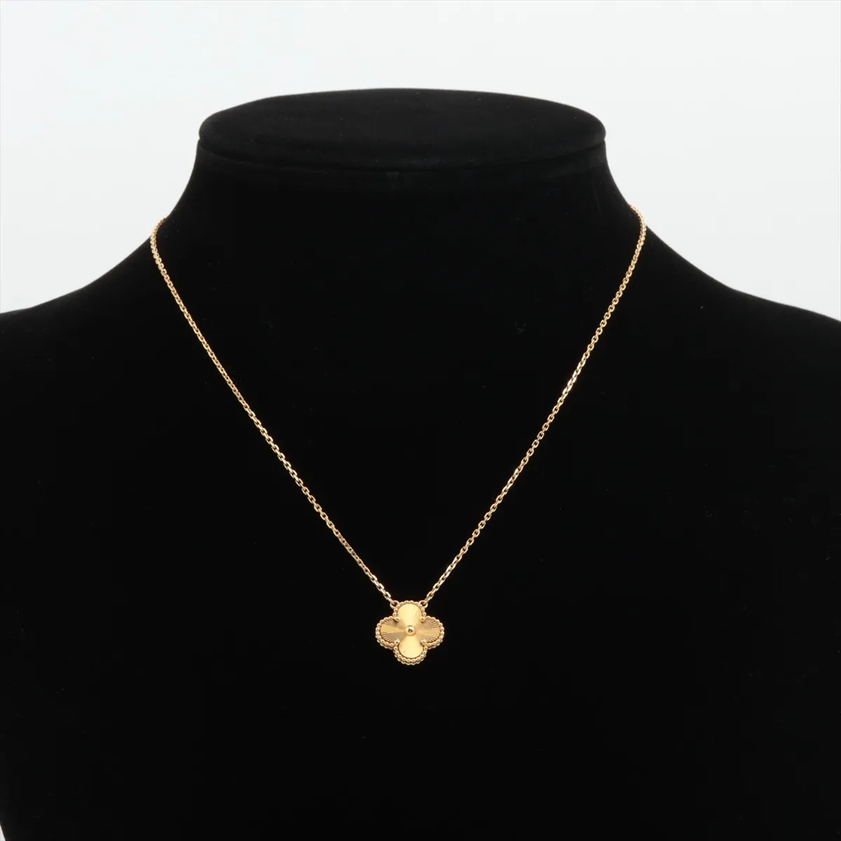 Vintage Alhambra Guilloche Necklace 750 (Yellow Gold) 6.6g JC090772 VCARP4KL00 — view 5