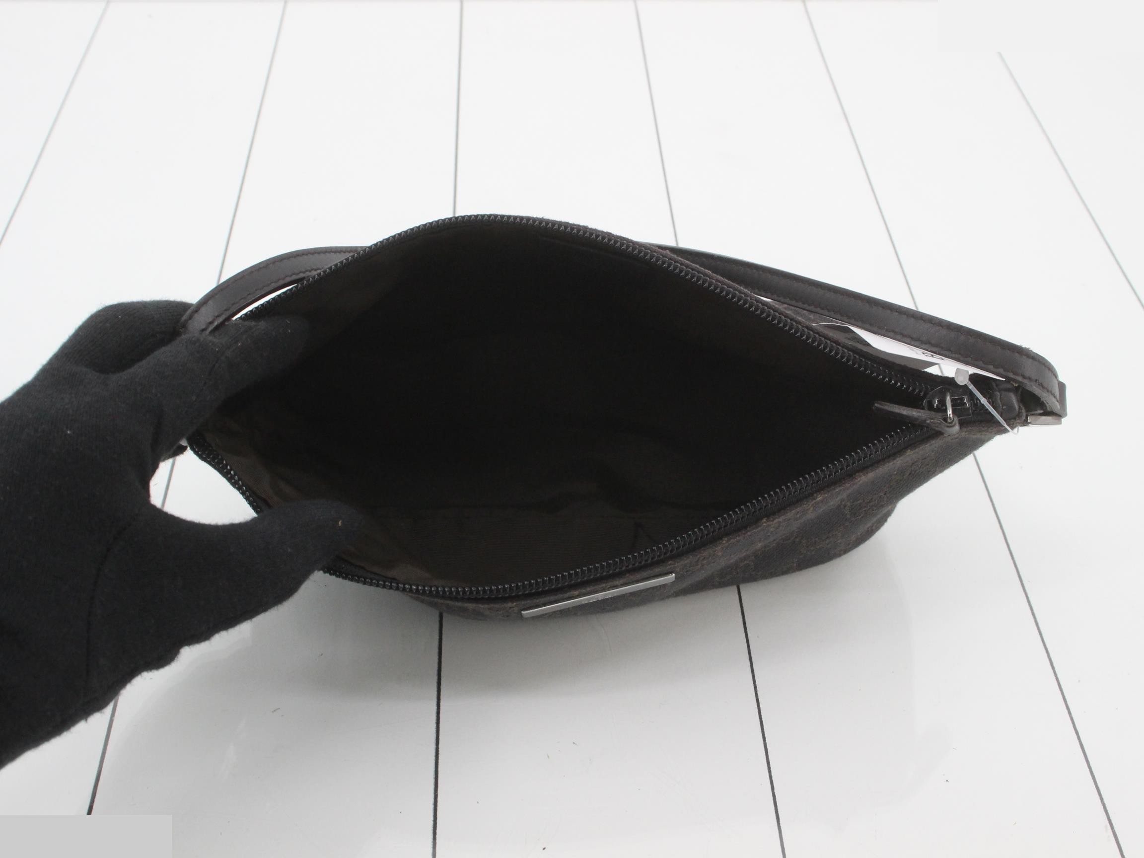 GG Accessory Pouch One-Shoulder Bag — view 4