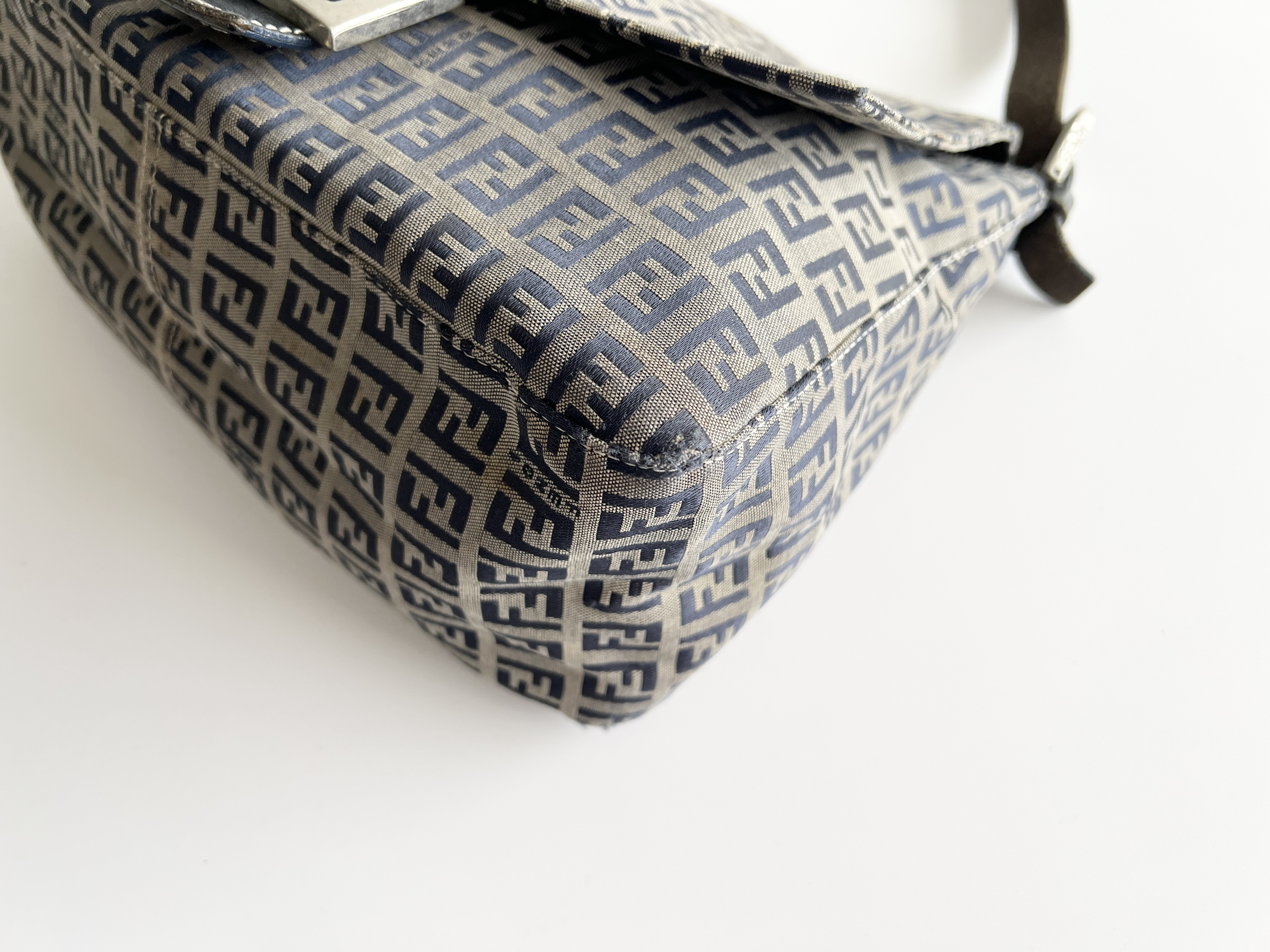 Mamma Bucket Zucca Canvas Leather One-Shoulder Bag — view 10