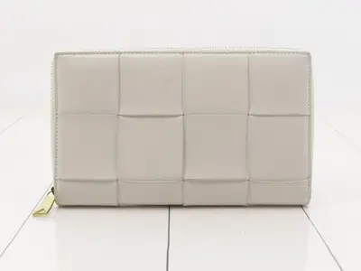 Maxi Intrecciato Zip Wallet, Off-White, Gold Hardware