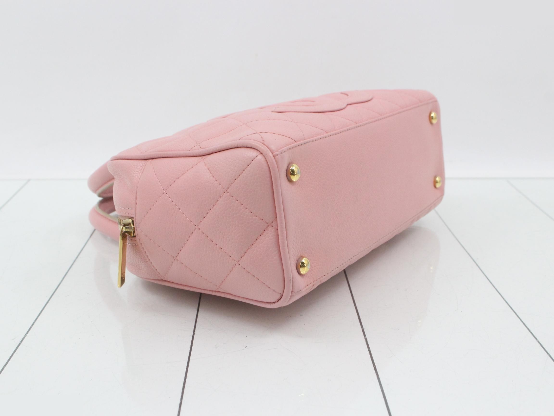Caviar leather handbag with Coco Mark, pink — view 5