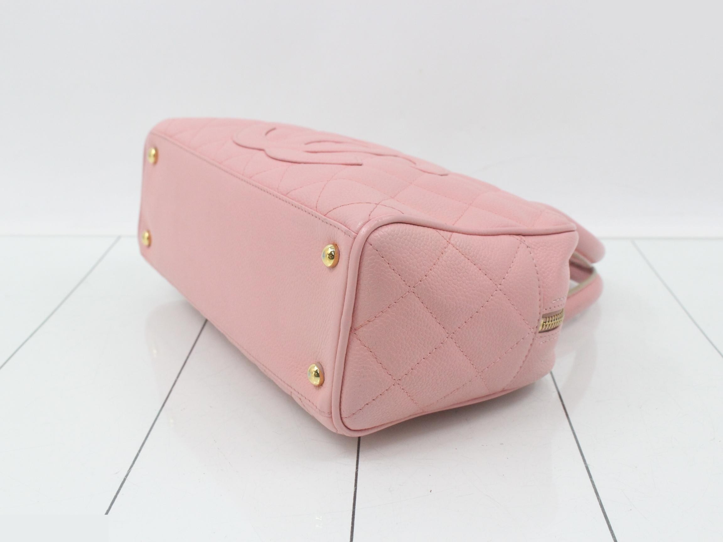 Caviar leather handbag with Coco Mark, pink — view 6