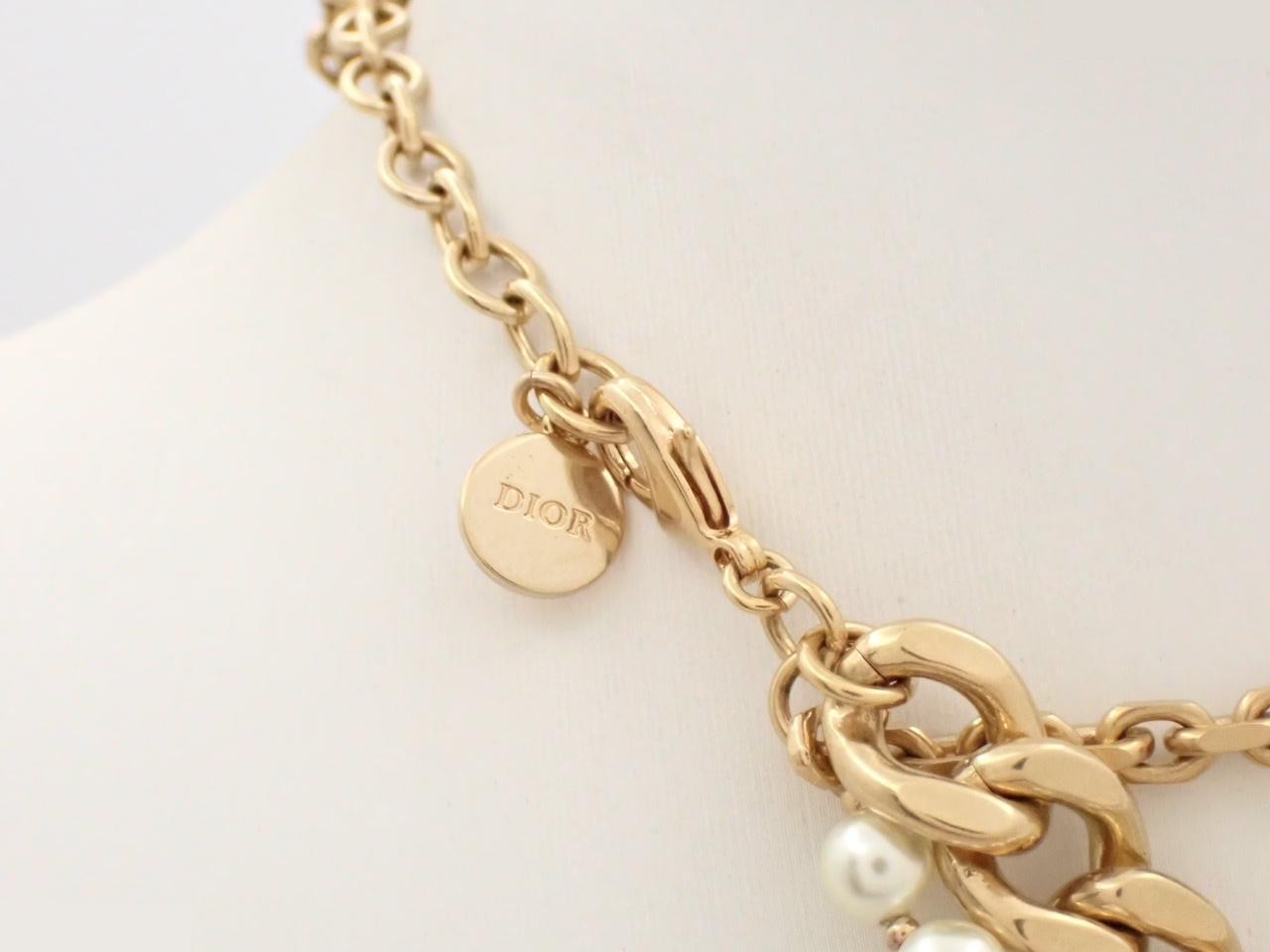 Gold necklace — view 2