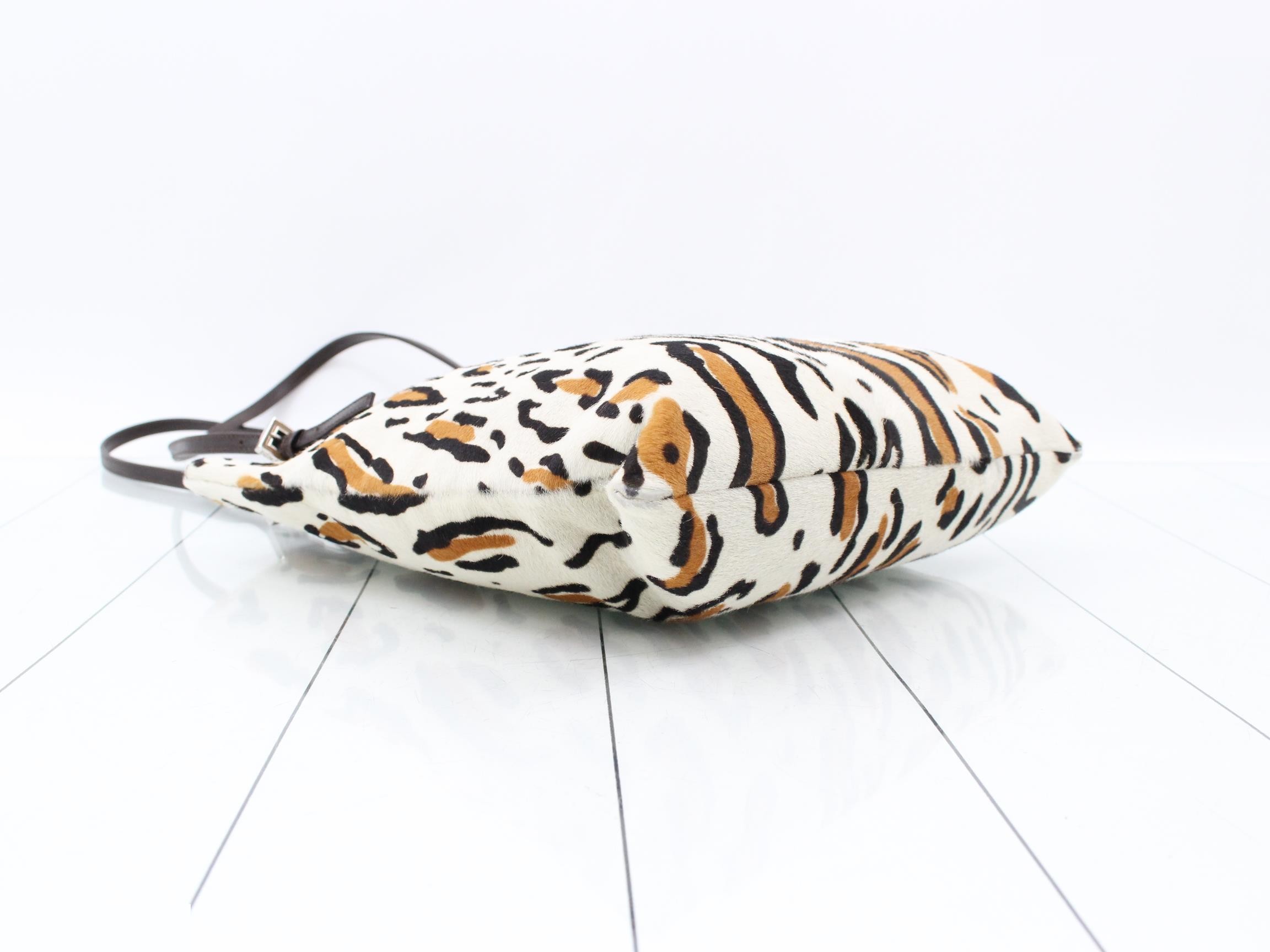 Baguette Tote Bag, Shoulder Bag, Leopard Print, Calf Hair, White — view 5