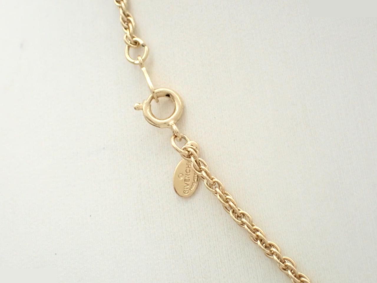 Other lines: Precious metals, necklaces, pendants, chains approximately 40cm long. — view 2