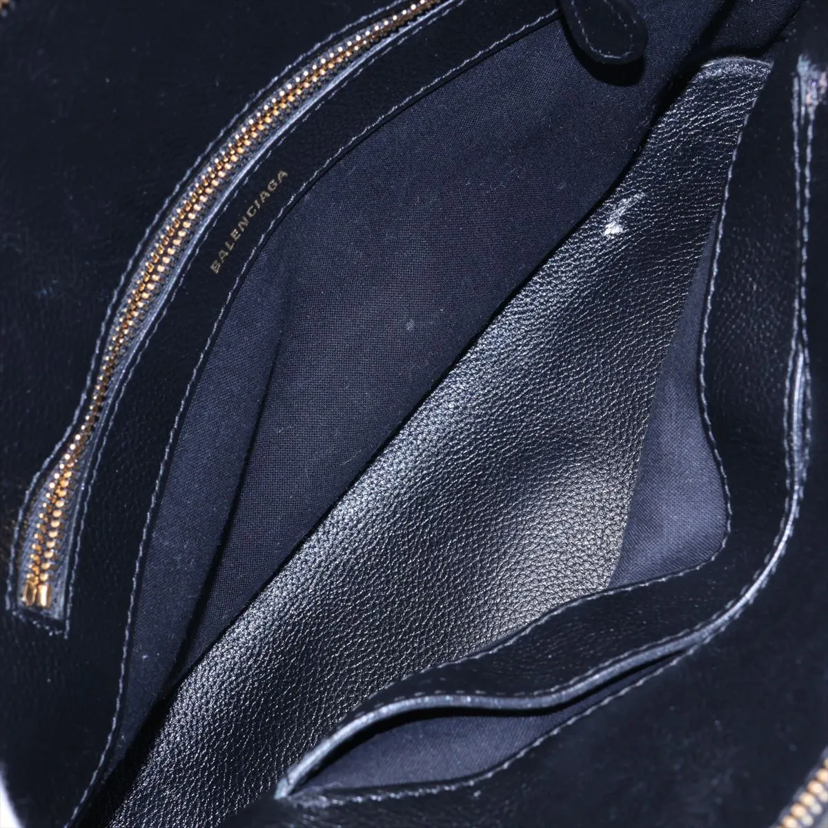 Built-in Top Handle S Leather 2-Way Handbag Black — view 8