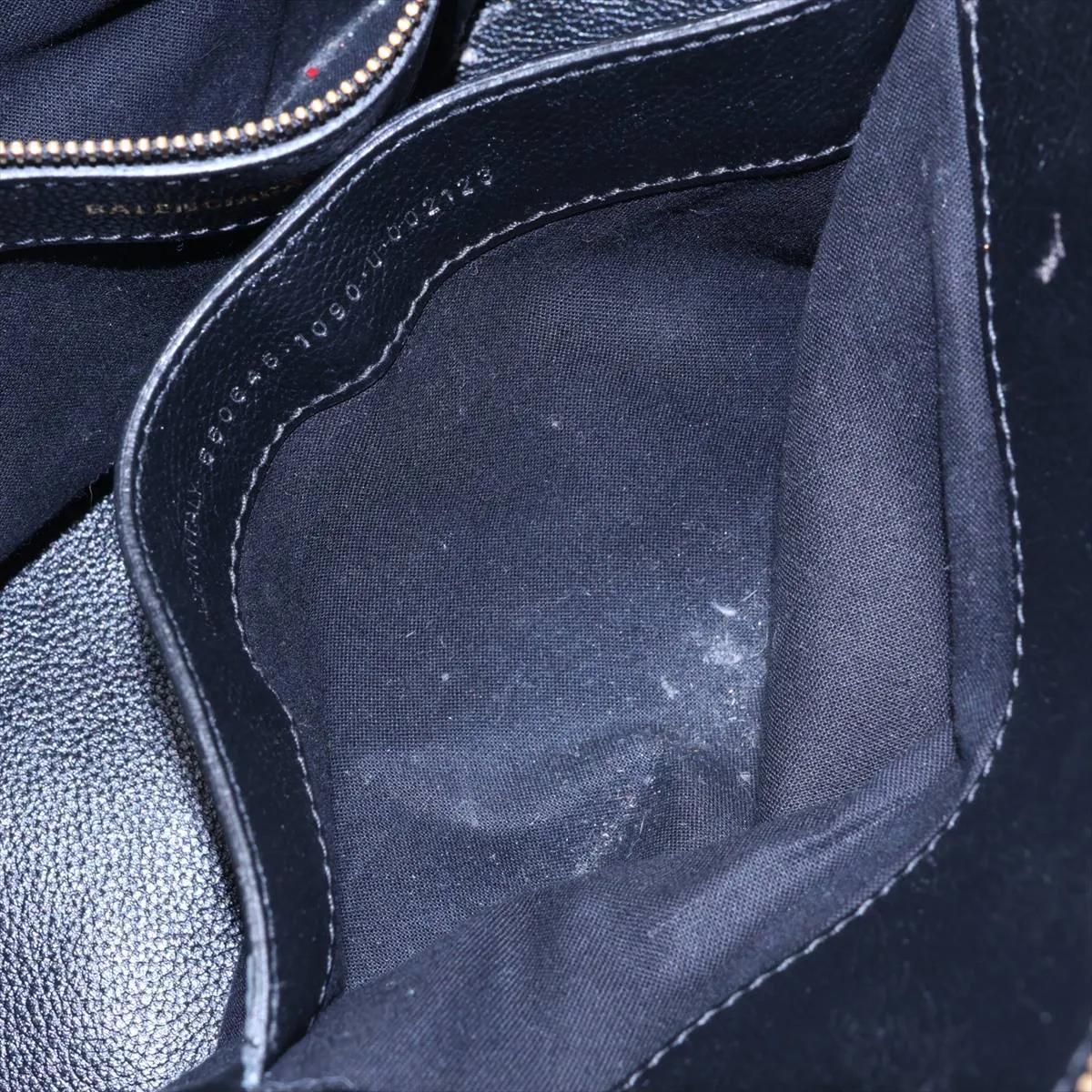 Built-in Top Handle S Leather 2-Way Handbag Black — view 10