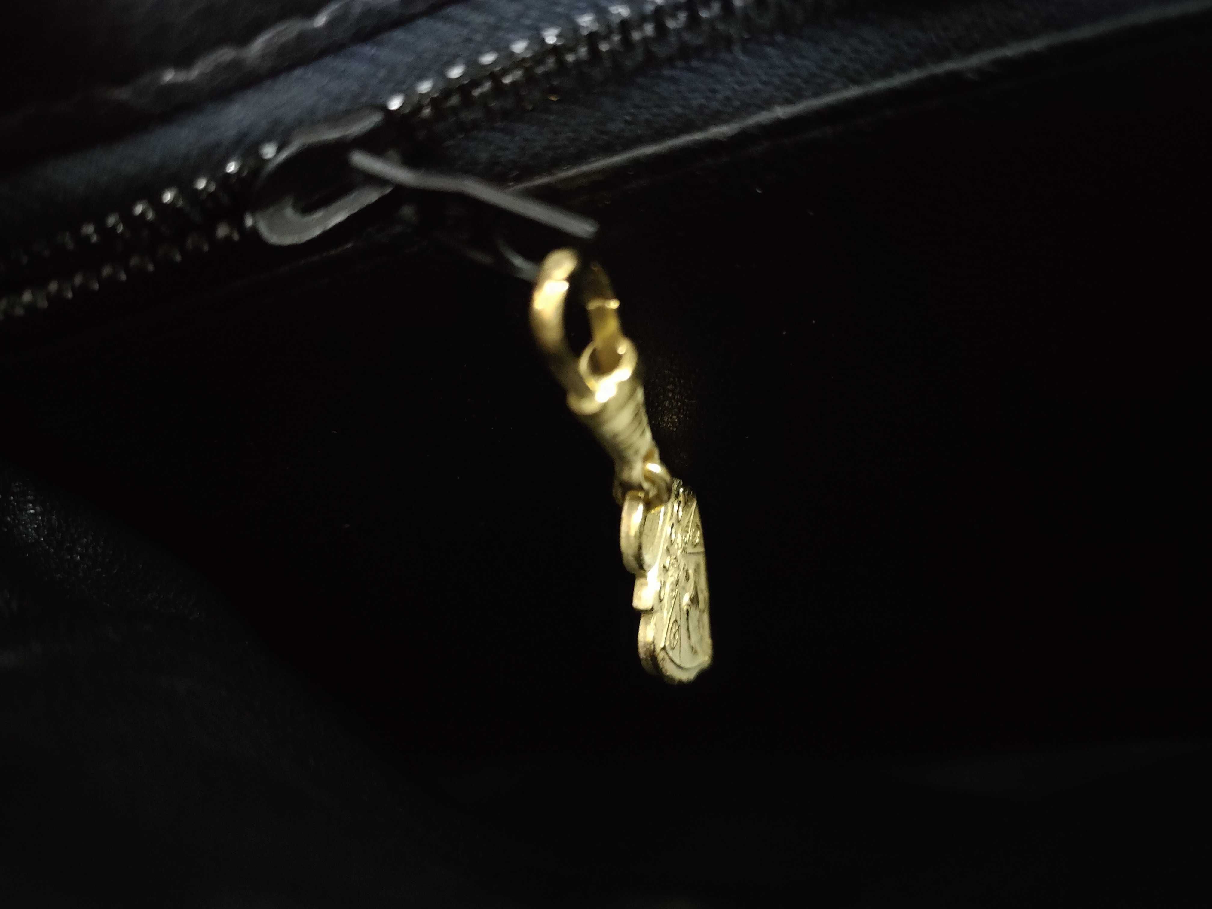 Old Gucci Leather Shoulder Bag — view 12