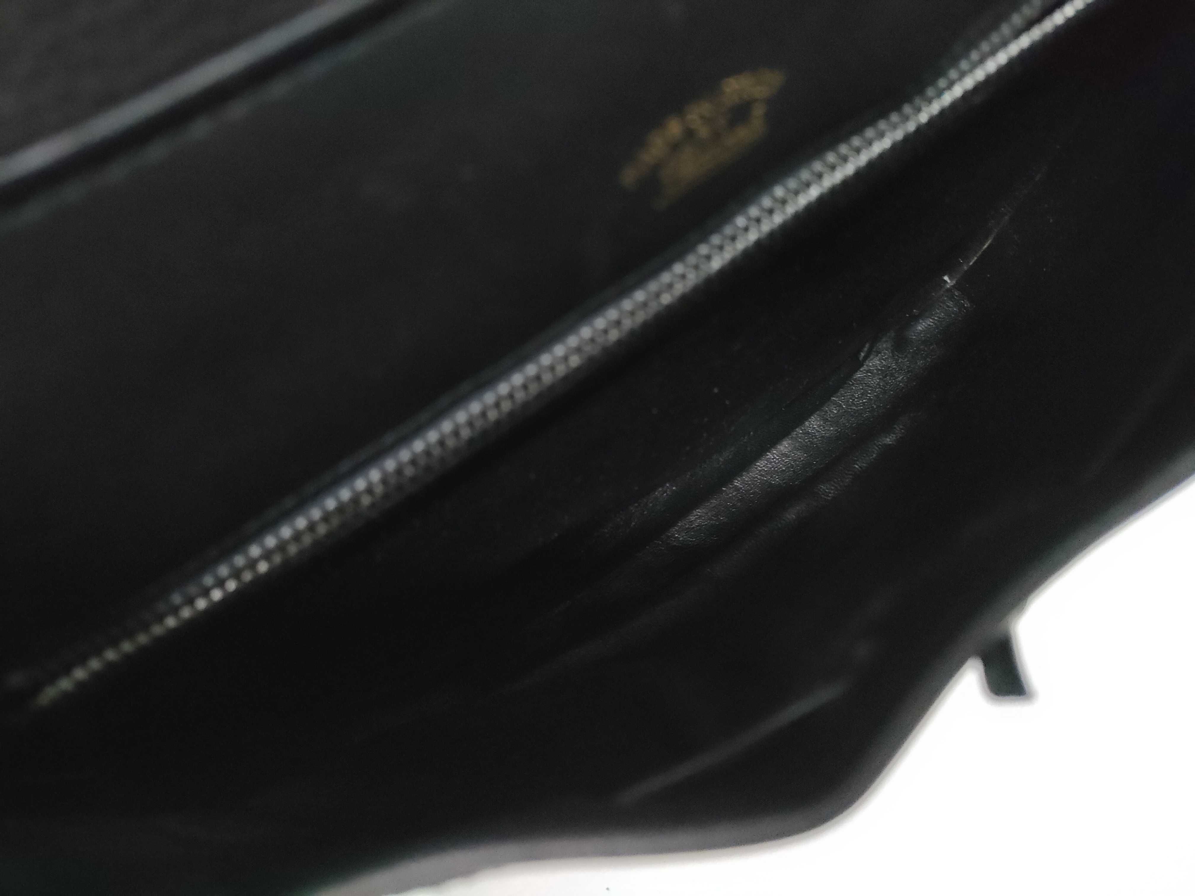 Old Gucci Leather Shoulder Bag — view 13