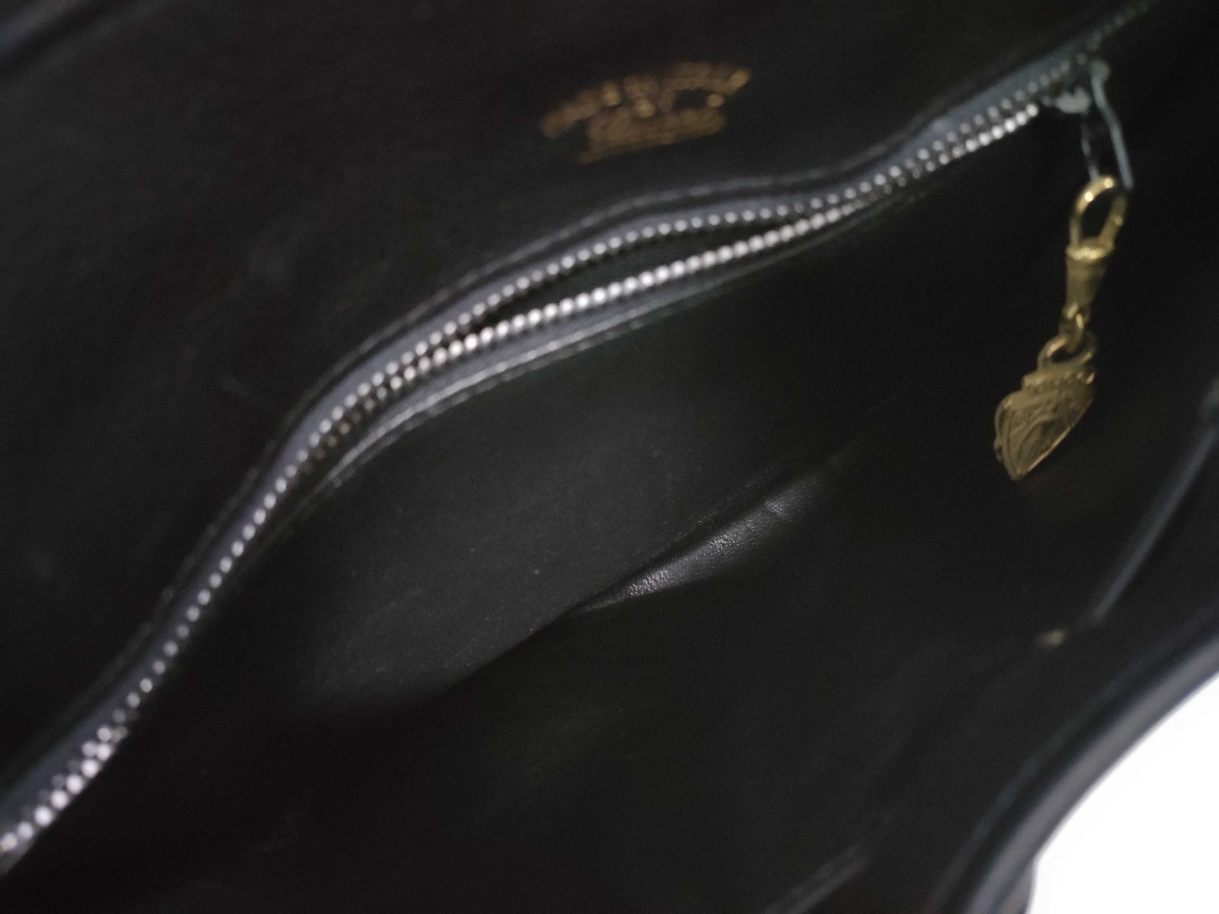 Old Gucci Leather Shoulder Bag — view 9