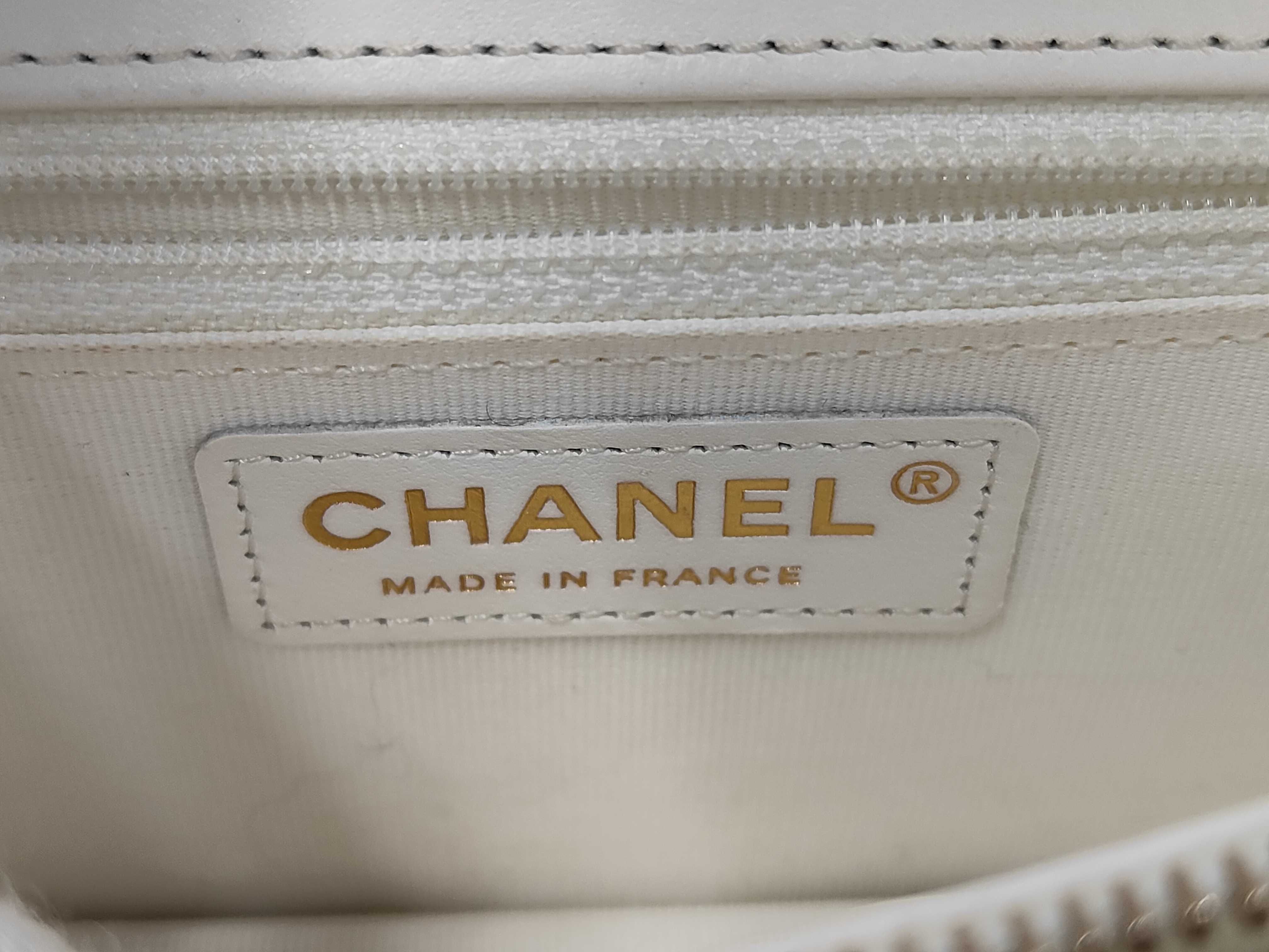 Matelassé Chain Shoulder Bag (Random Selection) — view 13