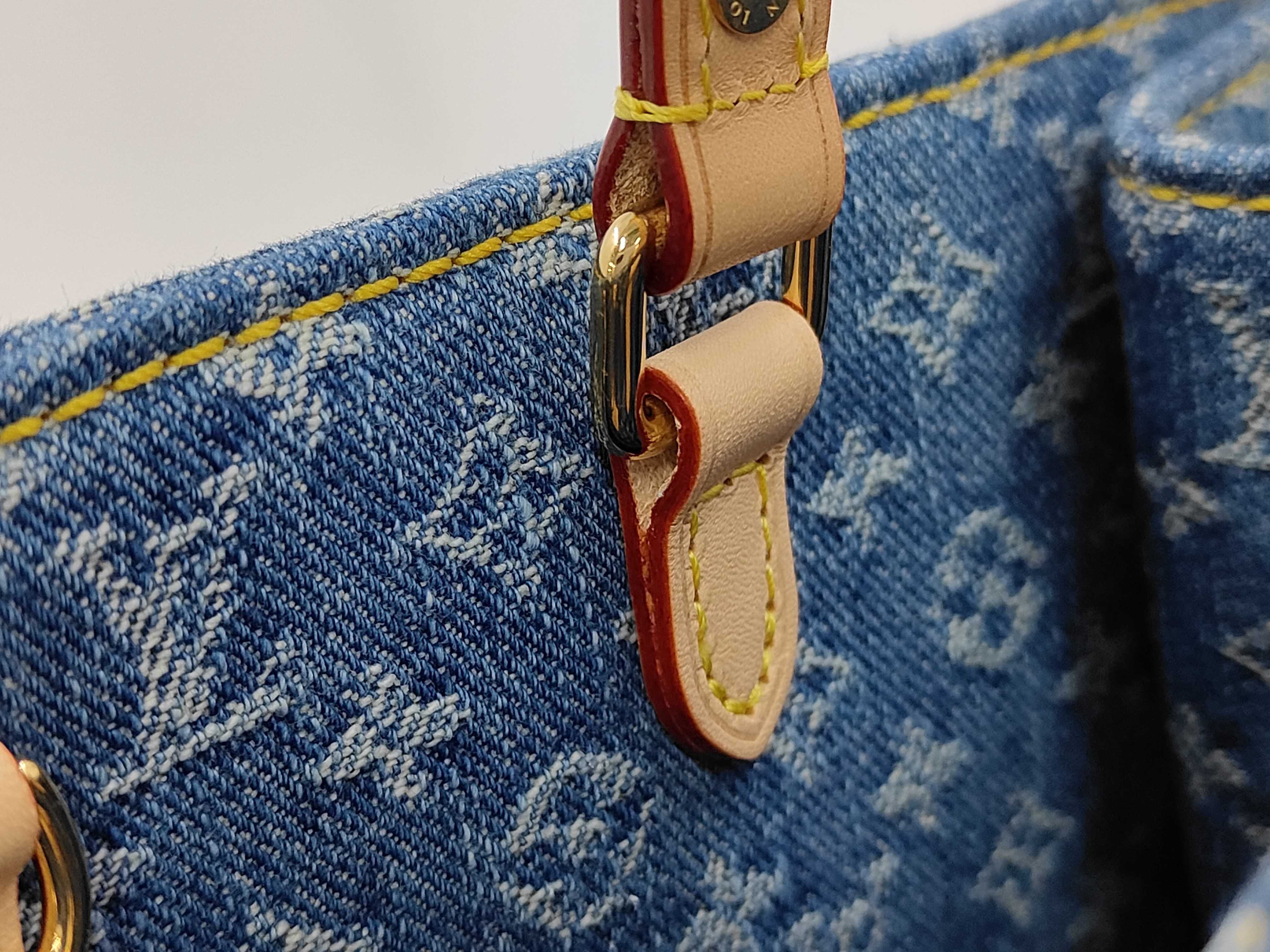 LV M46871 OnTheGo Denim Handbag — view 3