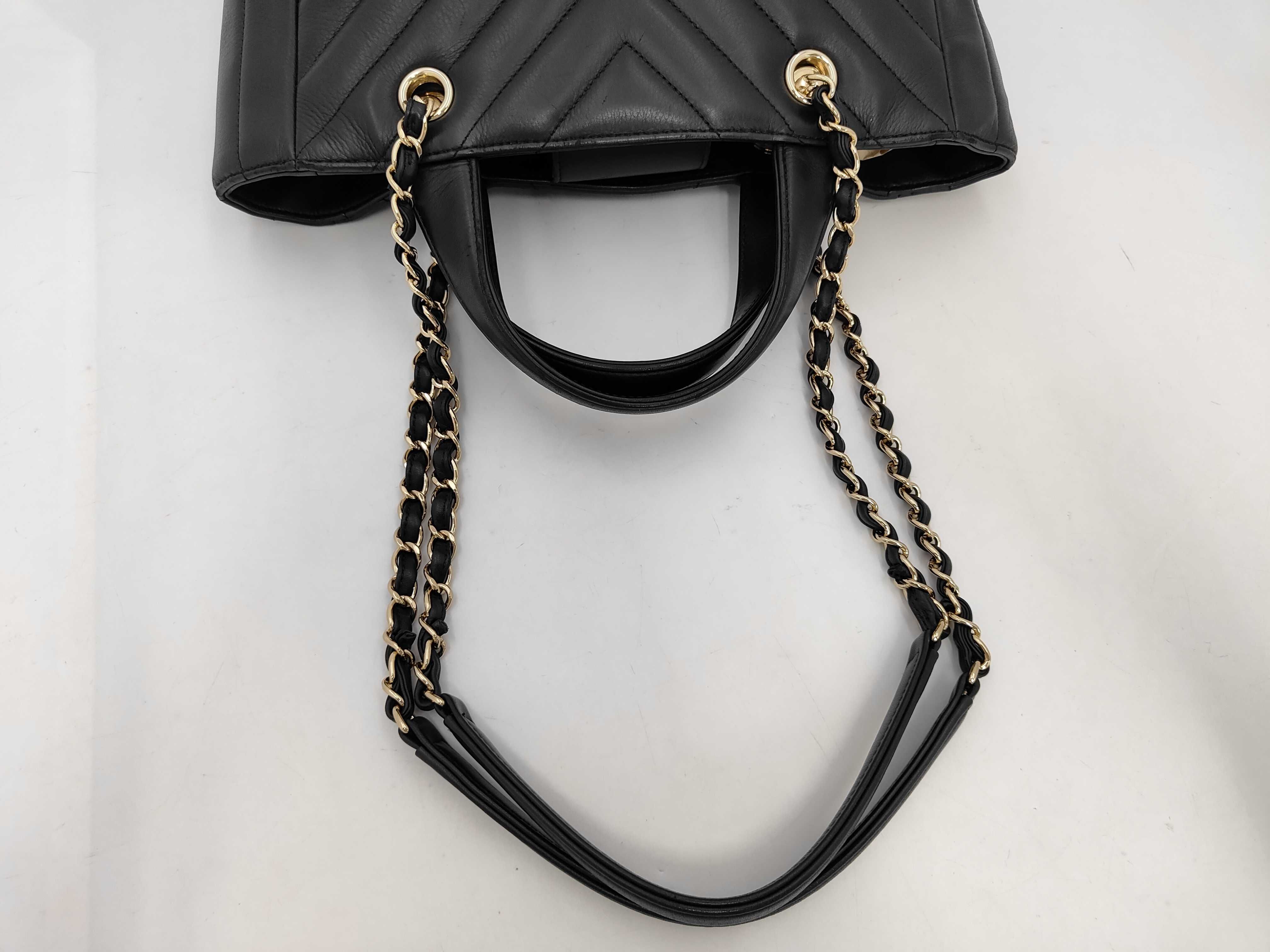 V-stitch chain shoulder bag, lambskin, black shoulder bag — view 5
