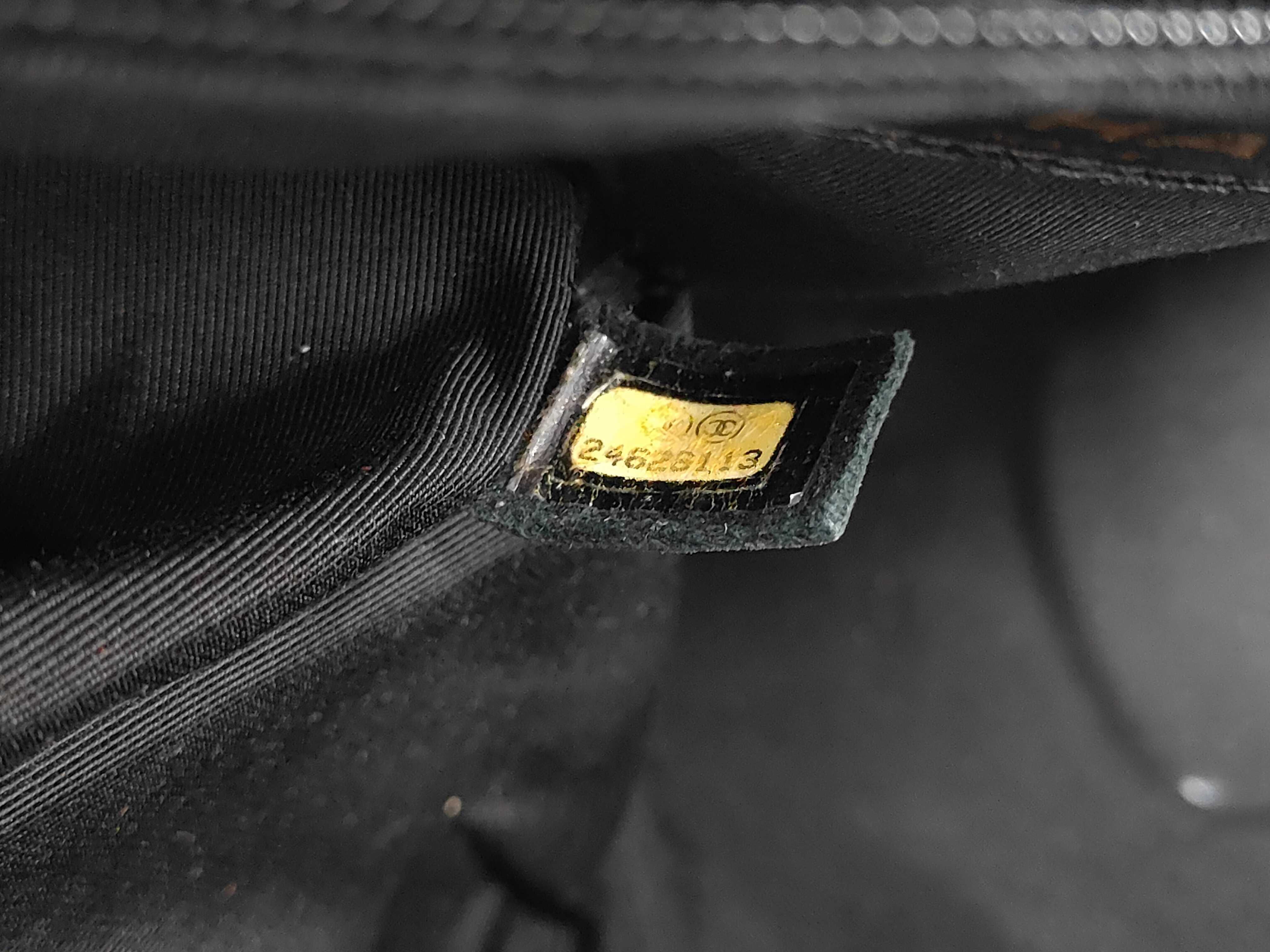 V-stitch chain shoulder bag, lambskin, black shoulder bag — view 9