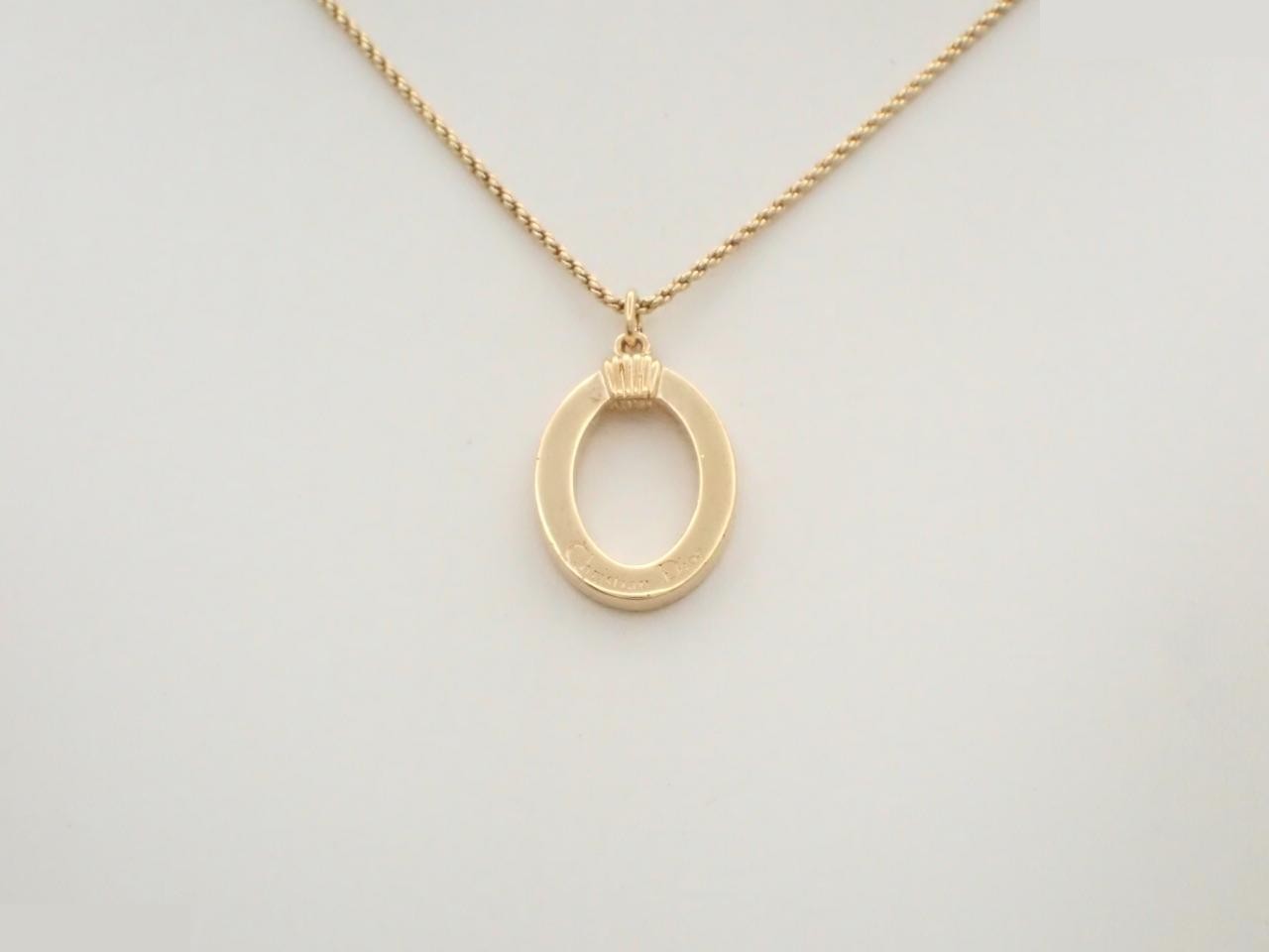 Other line: Precious metal necklaces and pendants, neck circumference approximately 50cm.