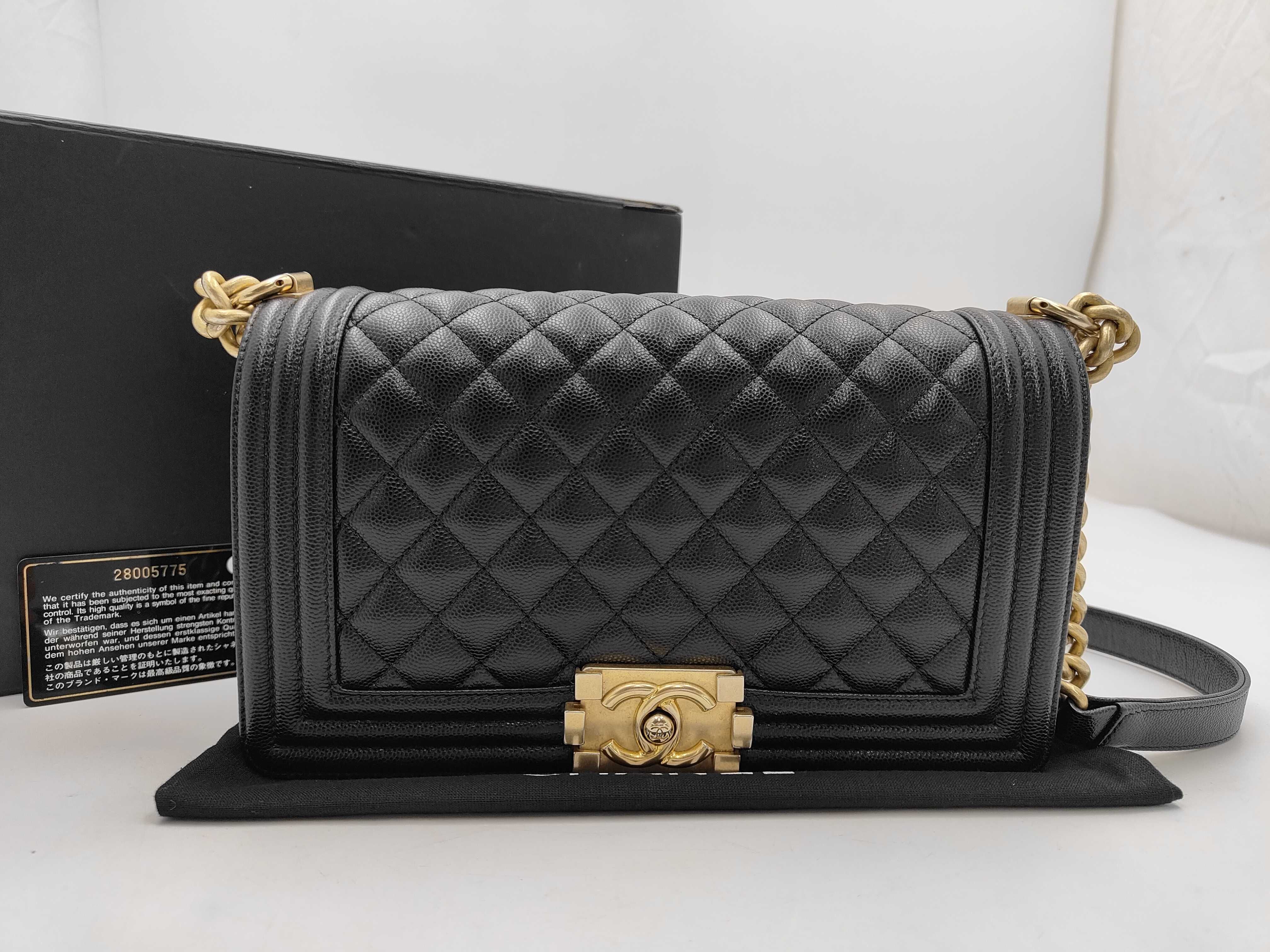 Matelassé Boy Chanel Caviar Skin Black Gold Hardware Serial Number 28-series Shoulder Bag
