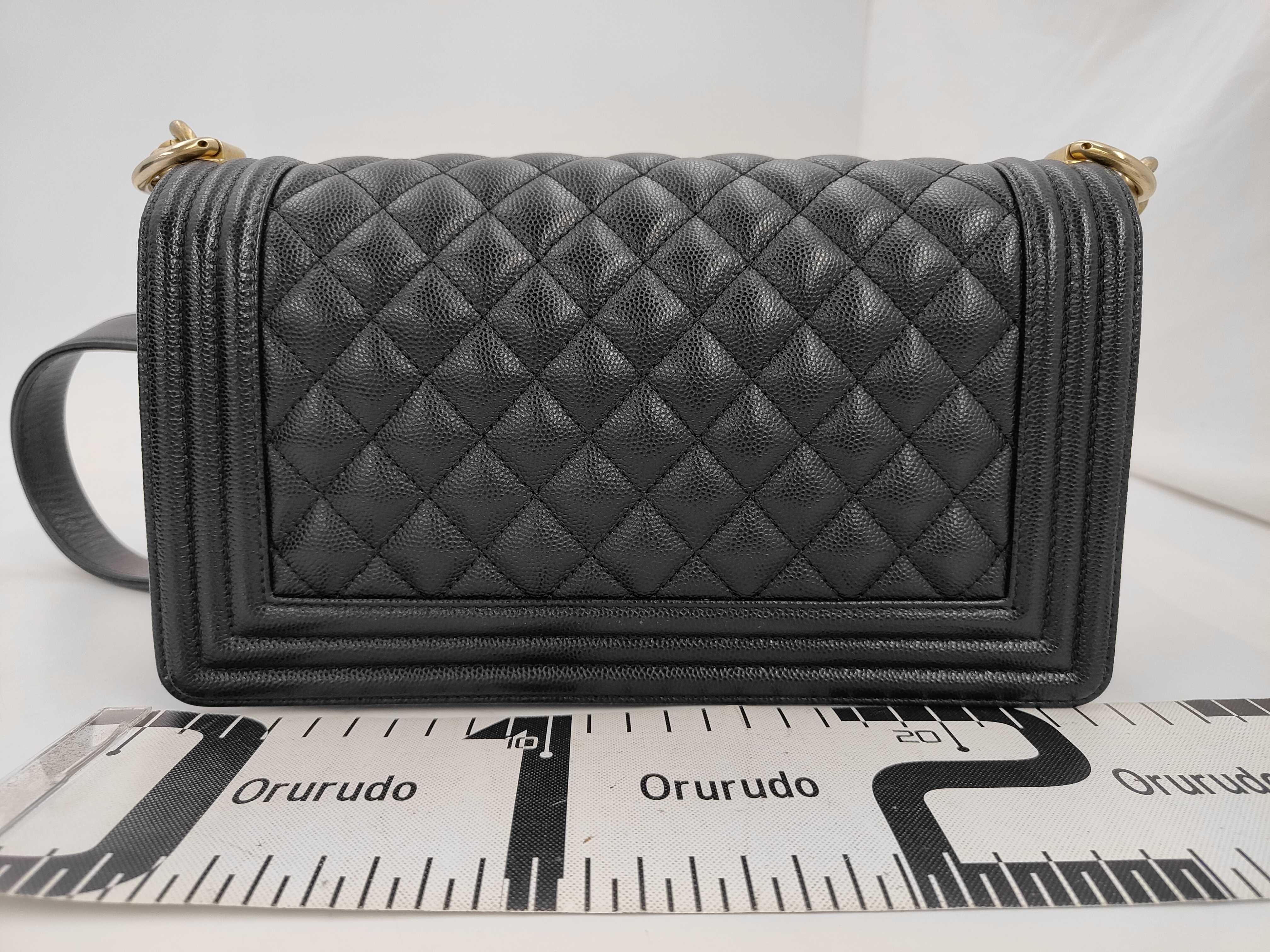 Matelassé Boy Chanel Caviar Skin Black Gold Hardware Serial Number 28-series Shoulder Bag — view 2