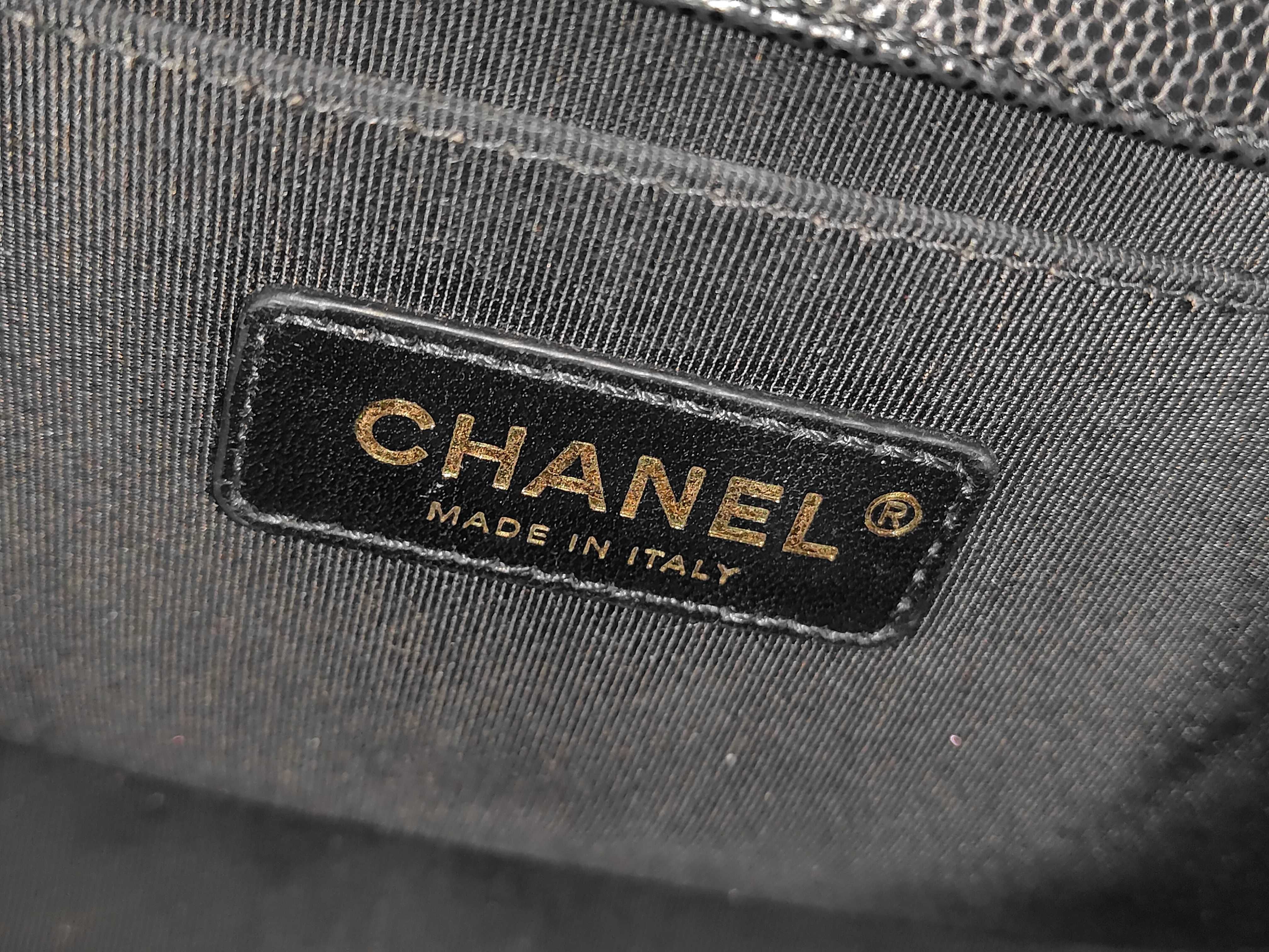 Matelassé Boy Chanel Caviar Skin Black Gold Hardware Serial Number 28-series Shoulder Bag — view 11
