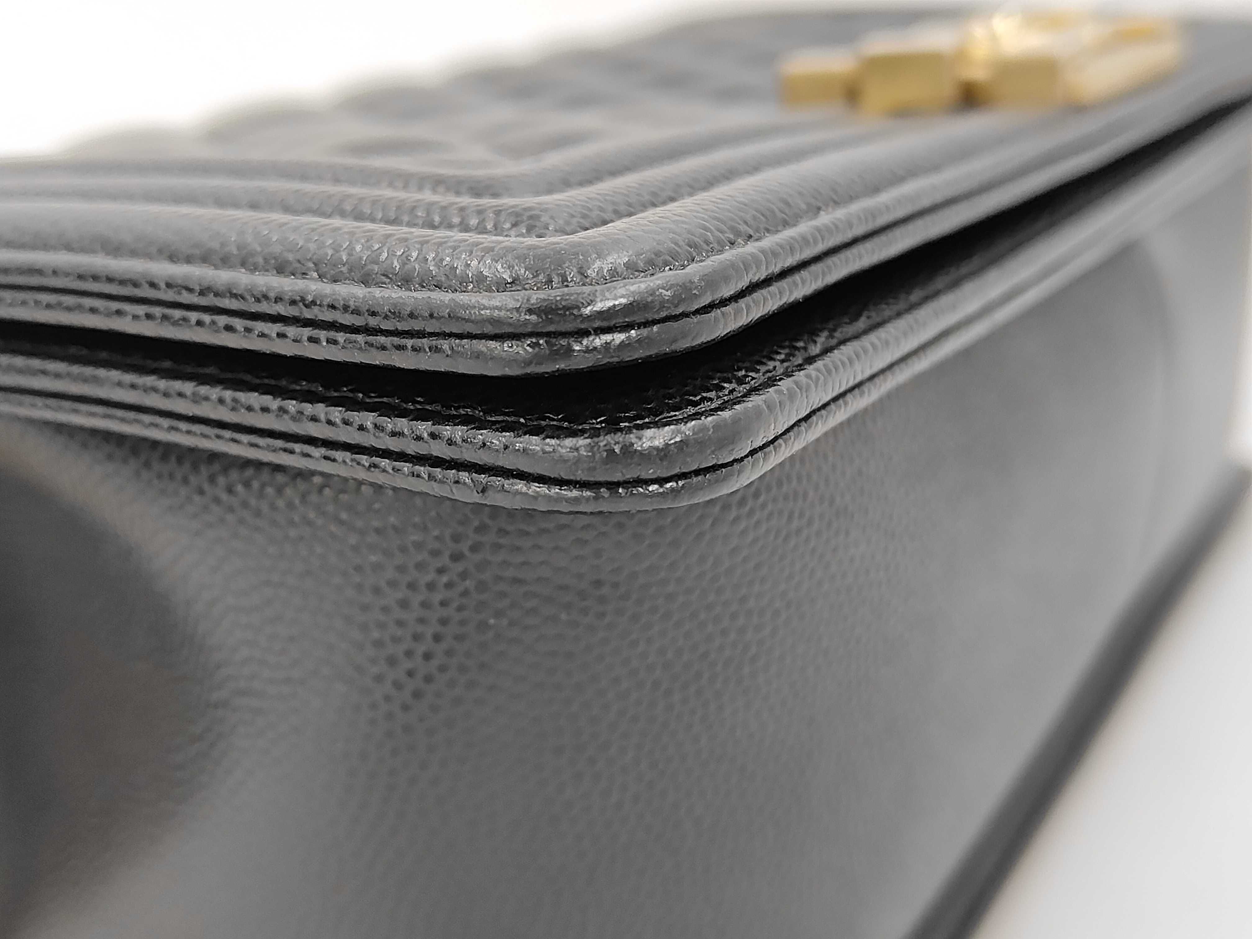 Matelassé Boy Chanel Caviar Skin Black Gold Hardware Serial Number 28-series Shoulder Bag — view 6