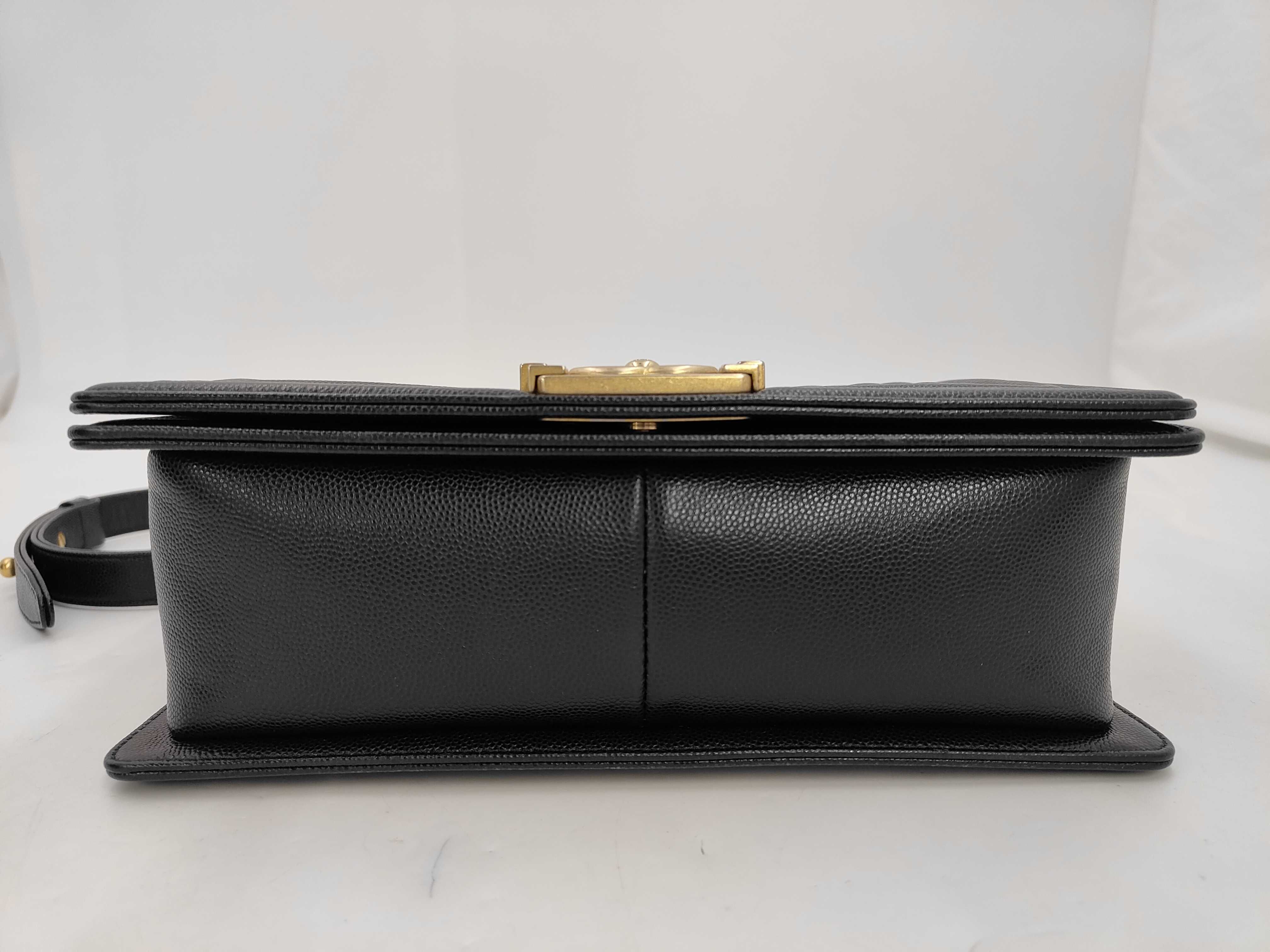 Matelassé Boy Chanel Caviar Skin Black Gold Hardware Serial Number 28-series Shoulder Bag — view 7