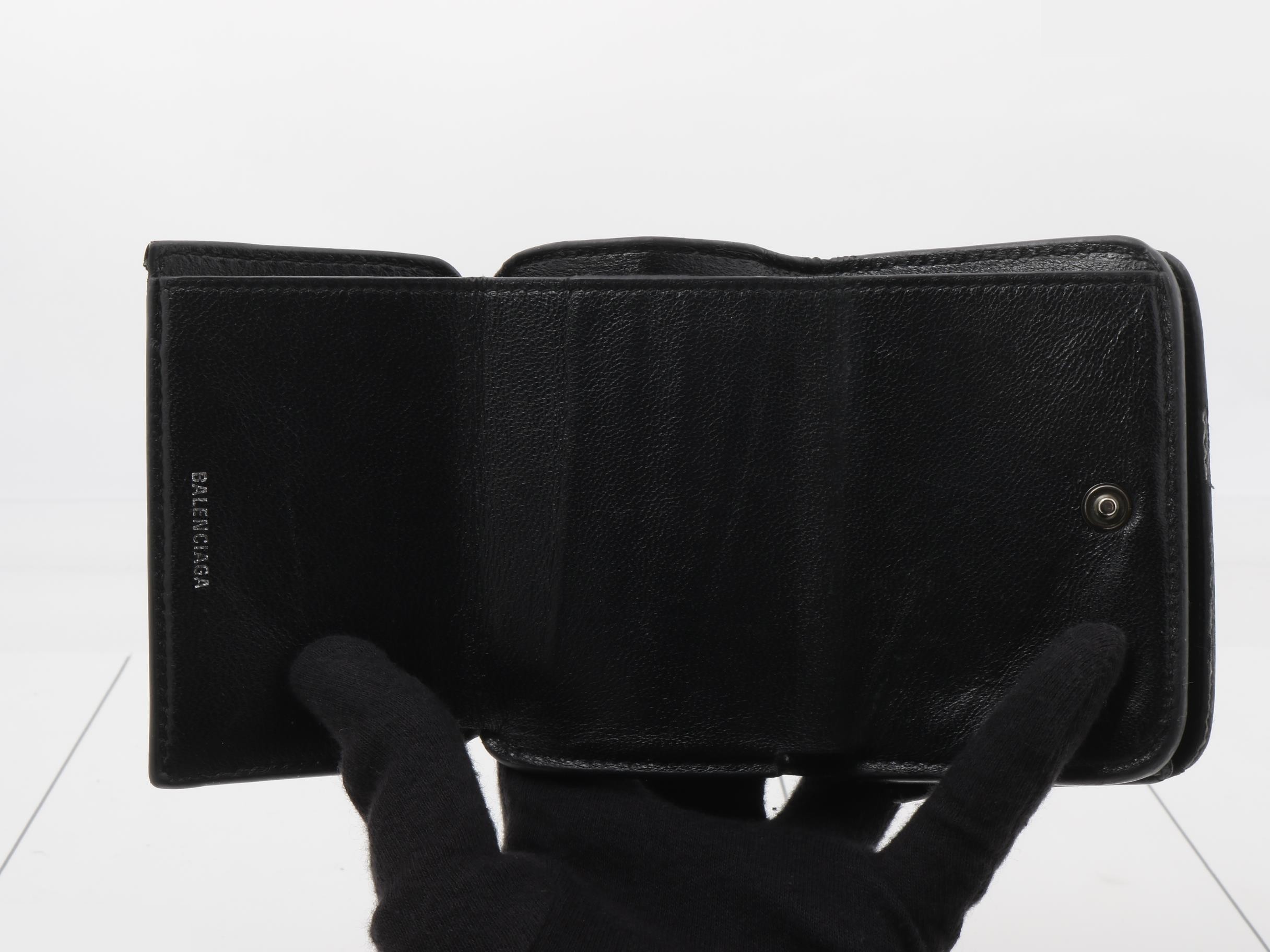 Other lines: Bags and Wallets — view 4
