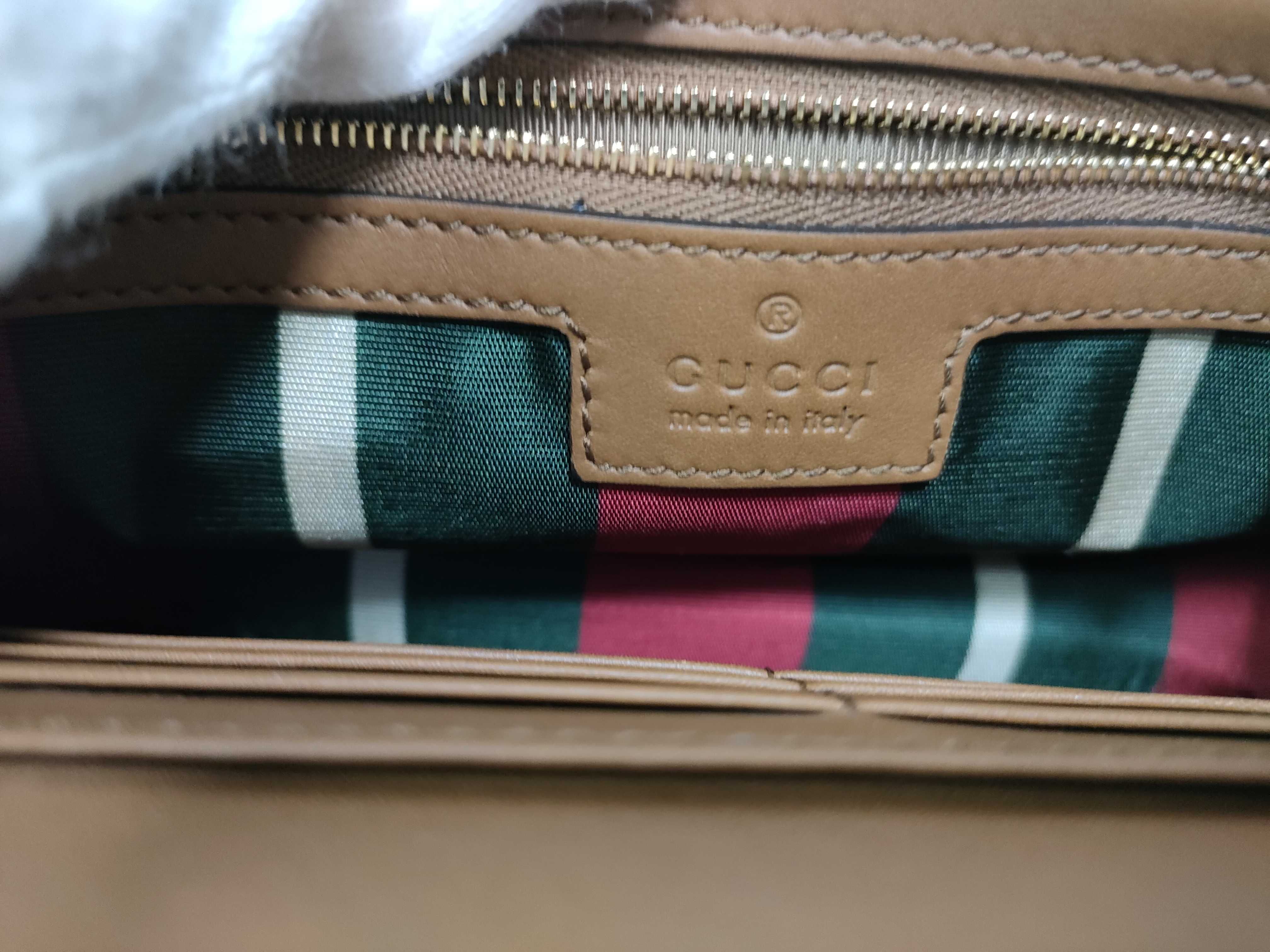 GG Supreme GG Emblem Shoulder Bag — view 11