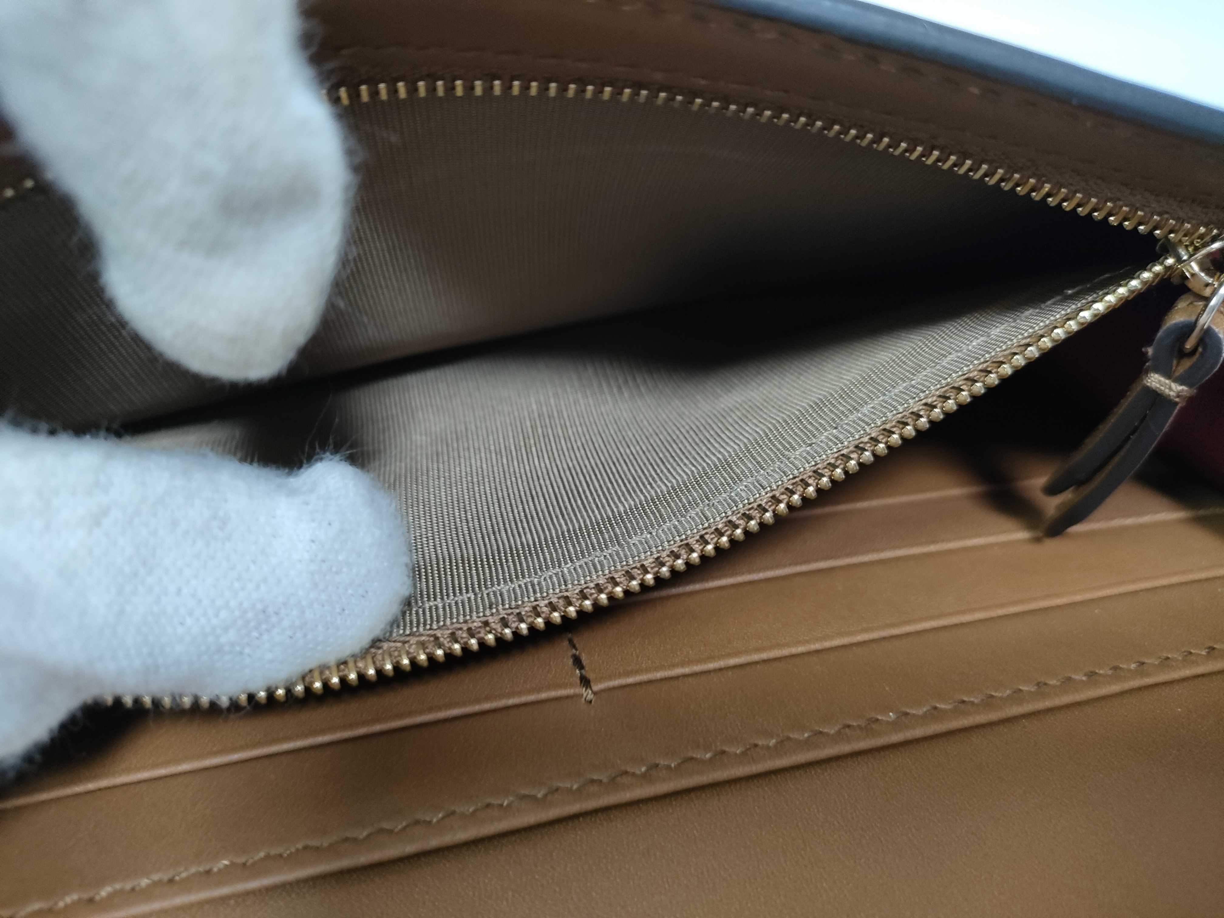 GG Supreme GG Emblem Shoulder Bag — view 12