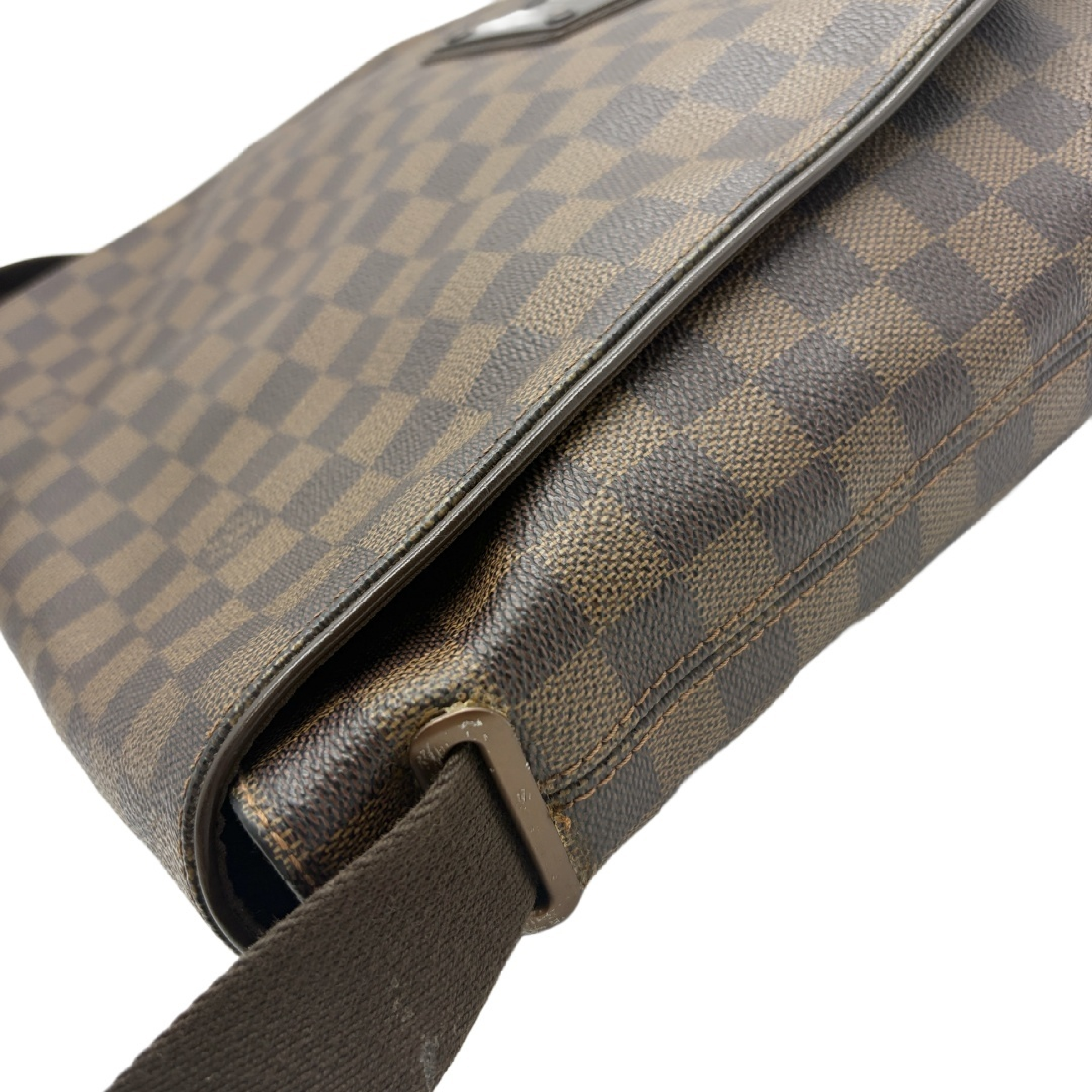 Damier Ebene Brooklyn MM Shoulder Bag — view 3