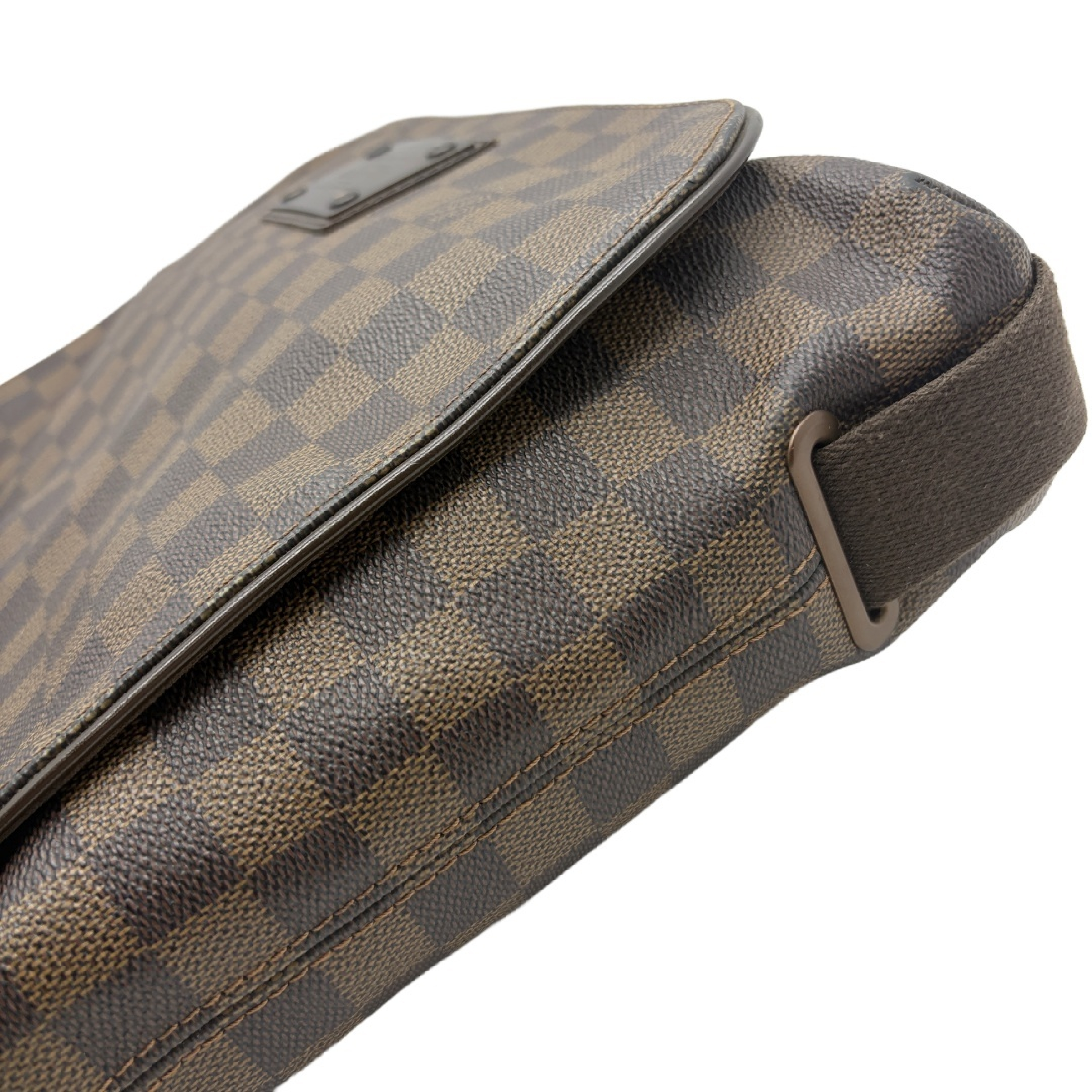 Damier Ebene Brooklyn MM Shoulder Bag — view 4