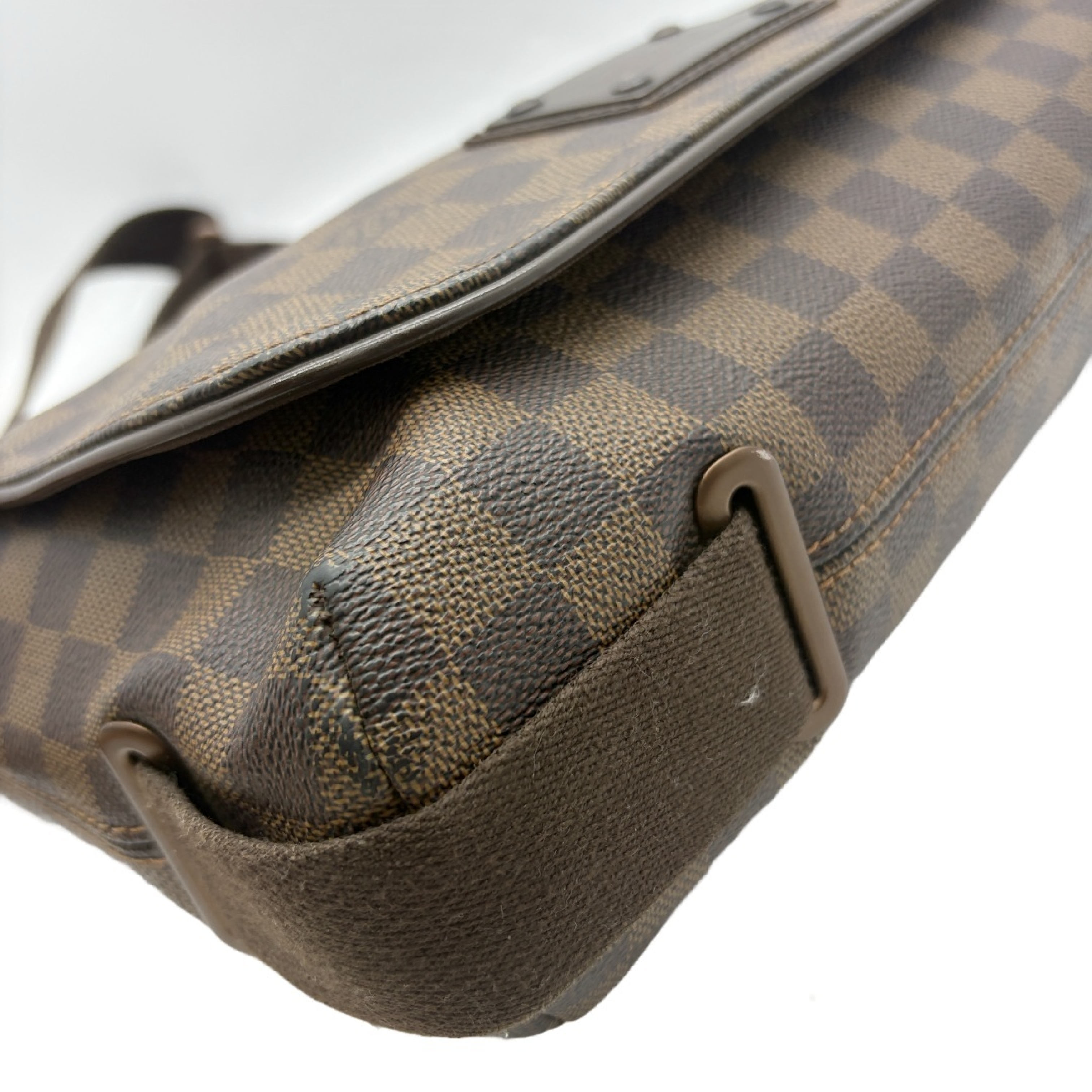 Damier Ebene Brooklyn MM Shoulder Bag — view 5