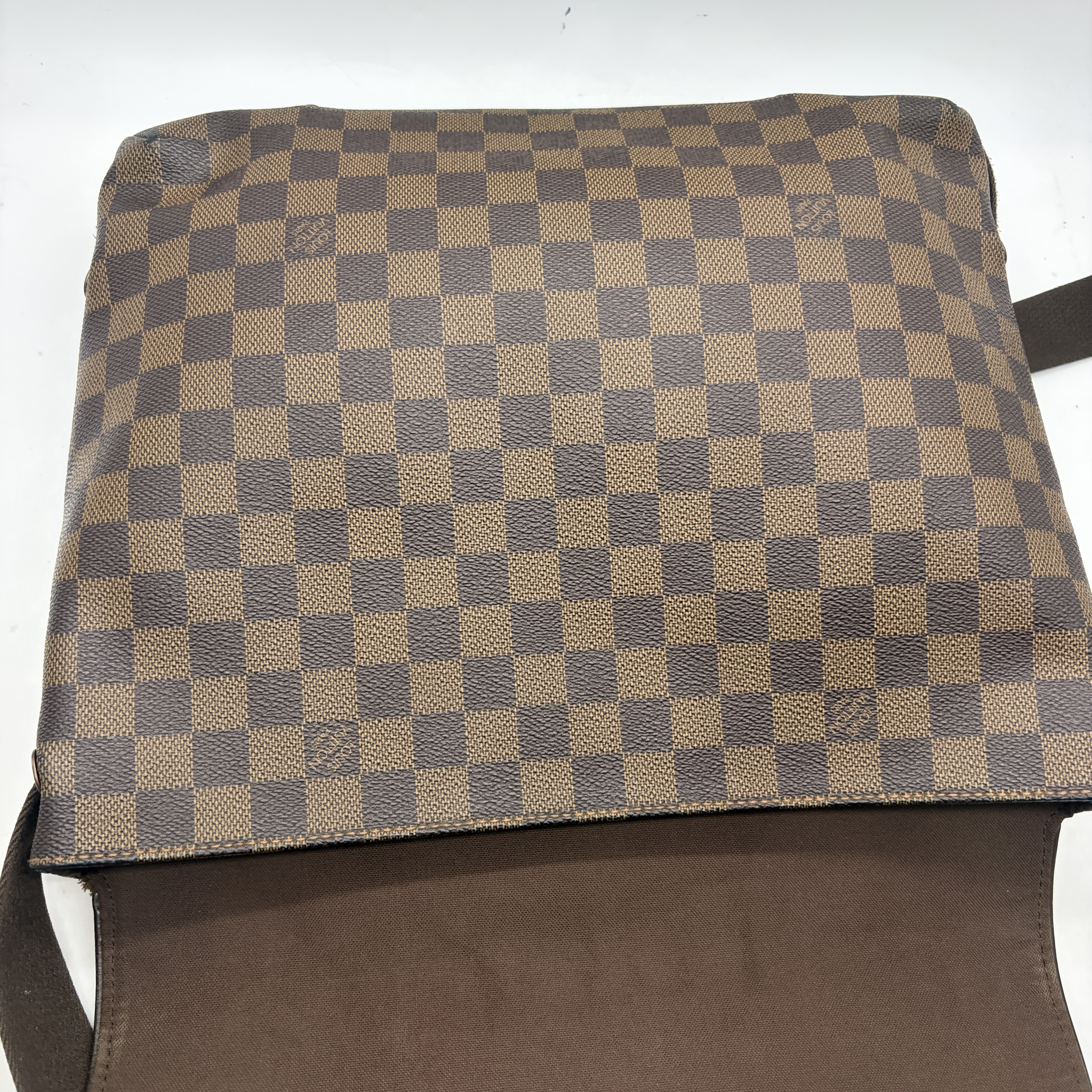 Damier Ebene Brooklyn MM Shoulder Bag — view 9