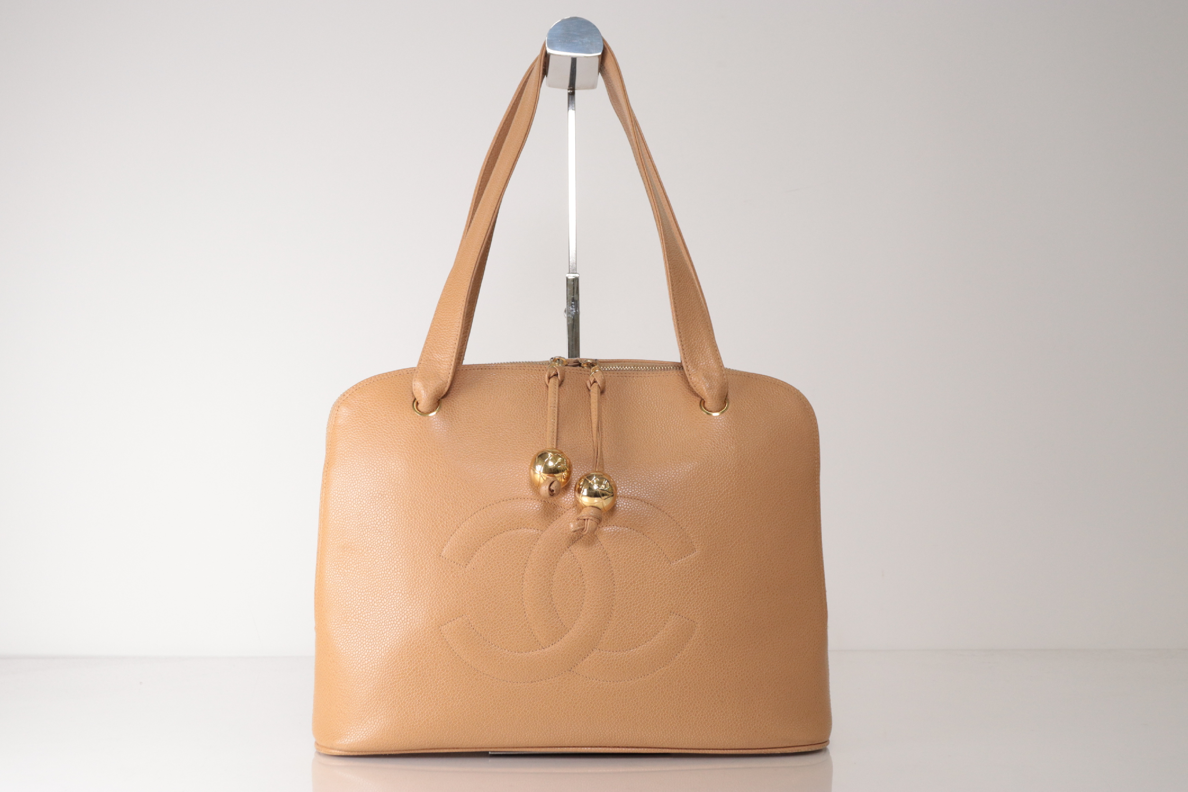 Caviar Chain Tote Beige Tote Bag