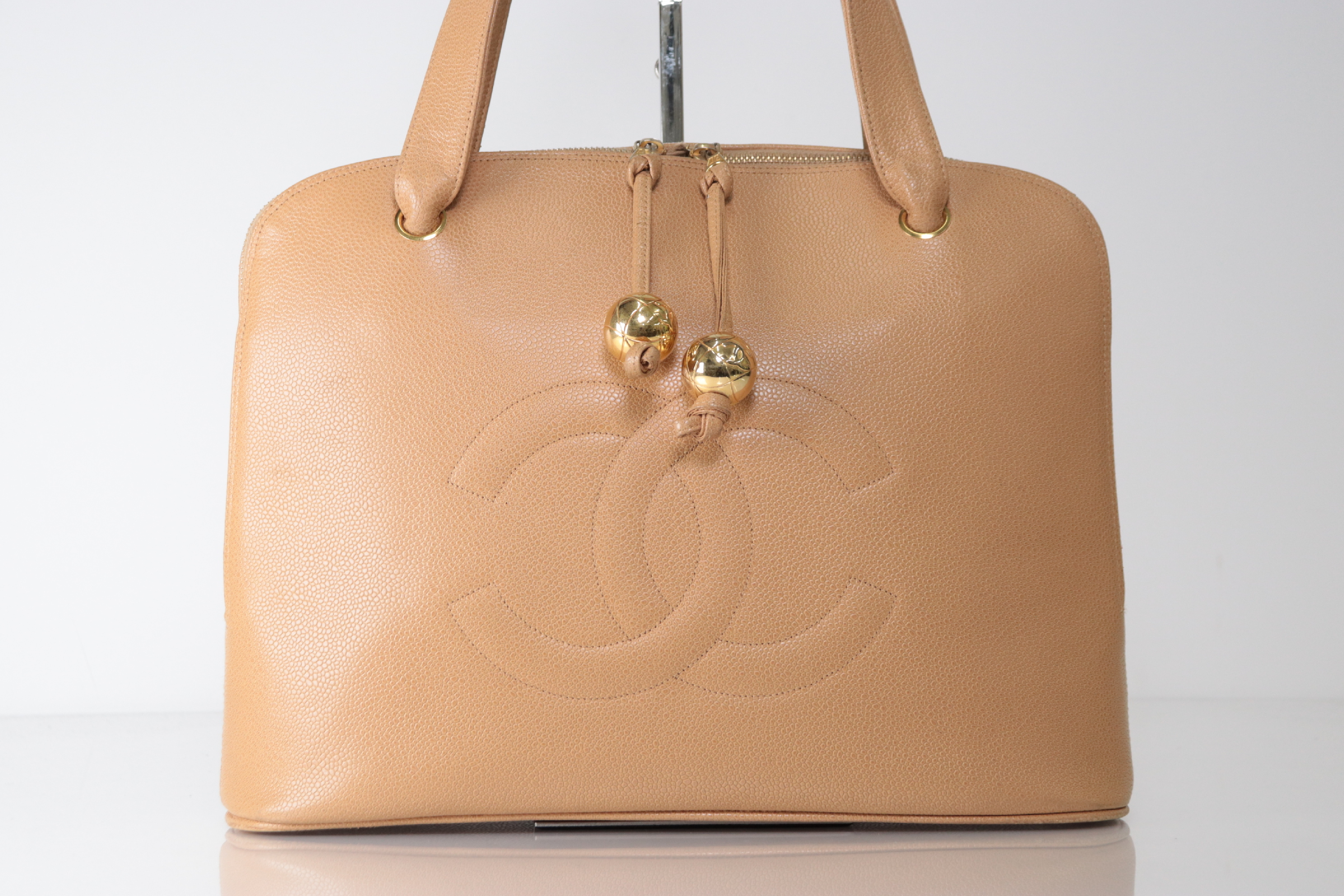 Caviar Chain Tote Beige Tote Bag — view 2