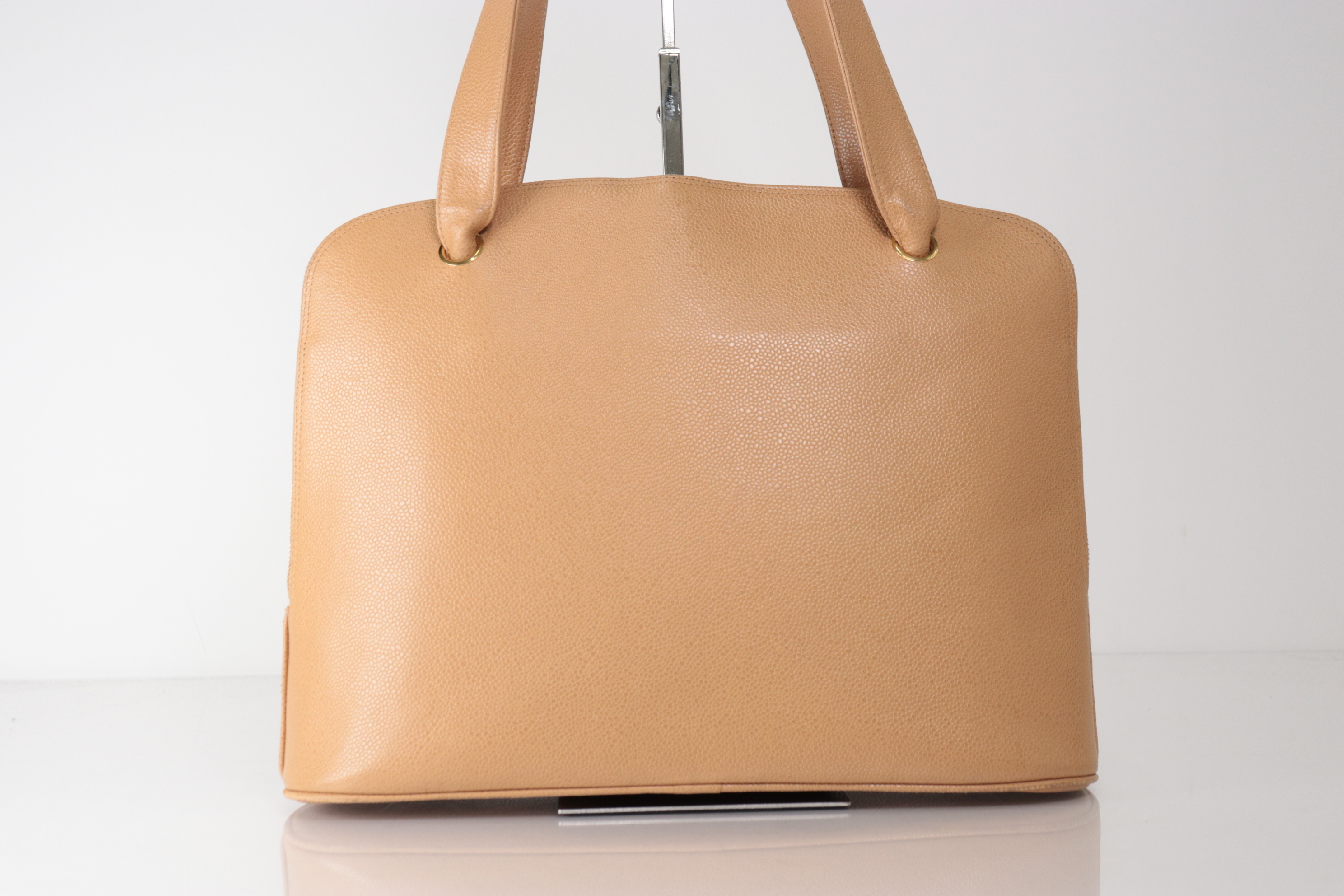 Caviar Chain Tote Beige Tote Bag — view 3