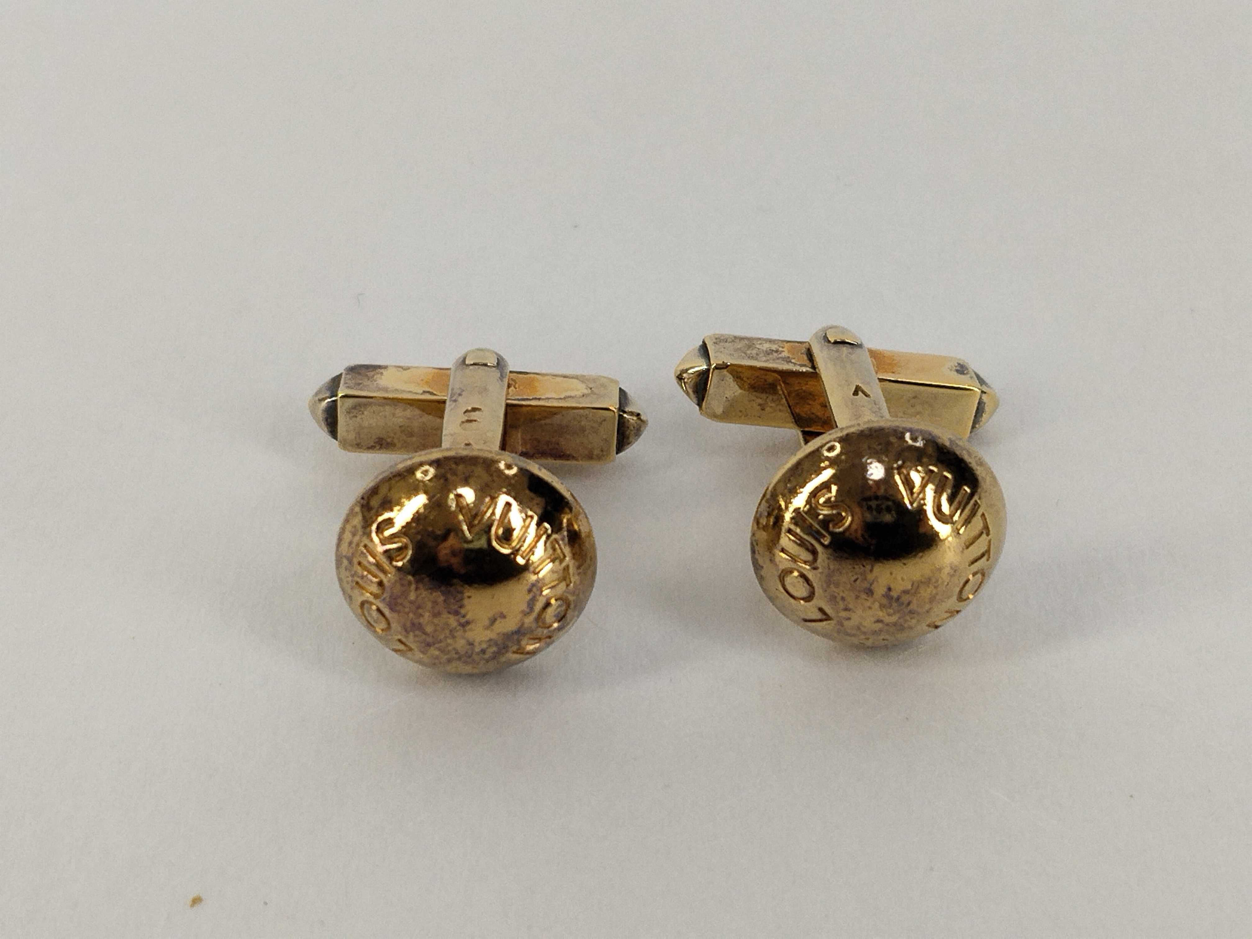 cufflinks (discolored) - Tie clip and cufflinks included.