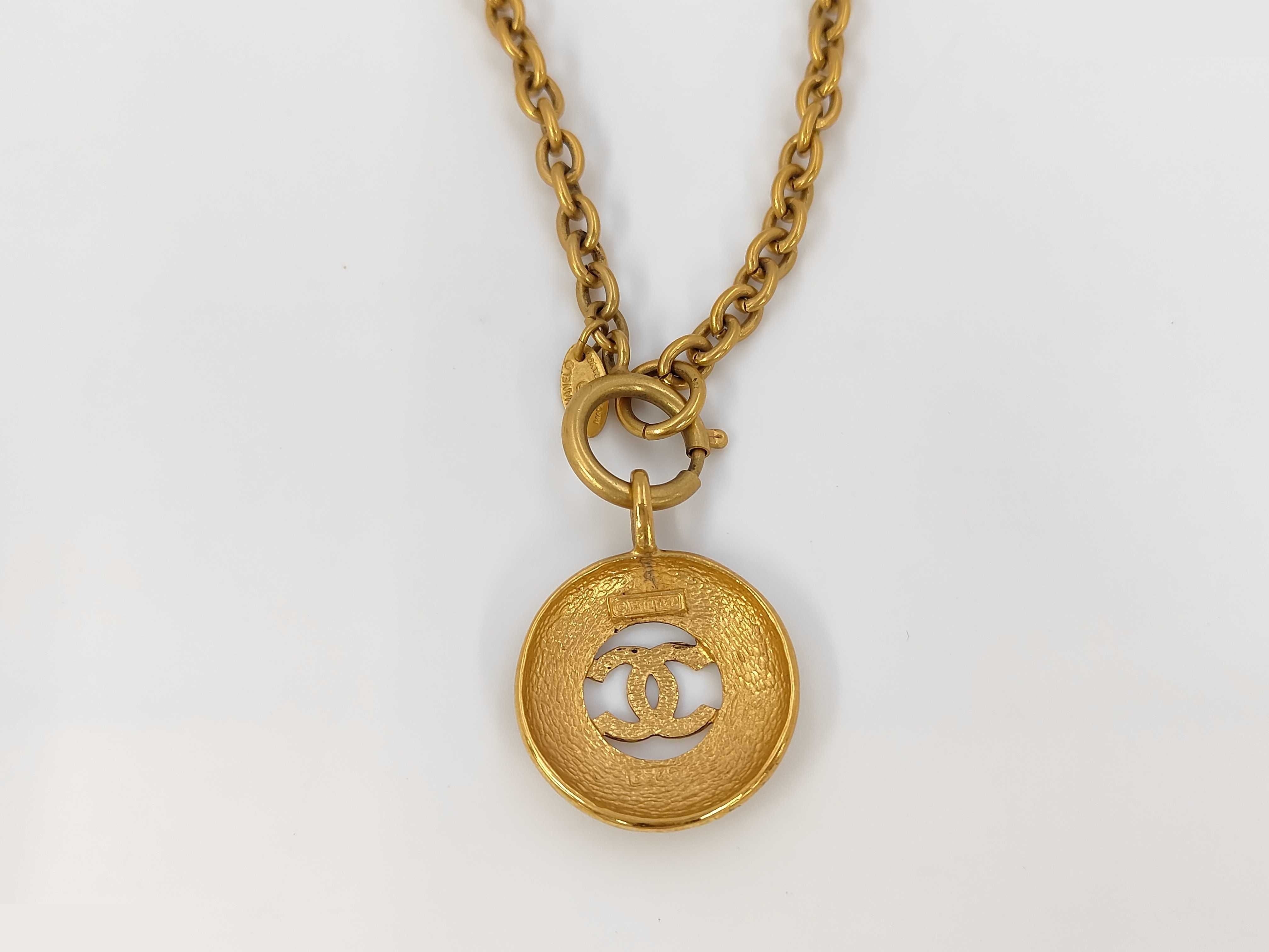 Vintage Classic Coco Mark Round Necklace (with comments) — view 2