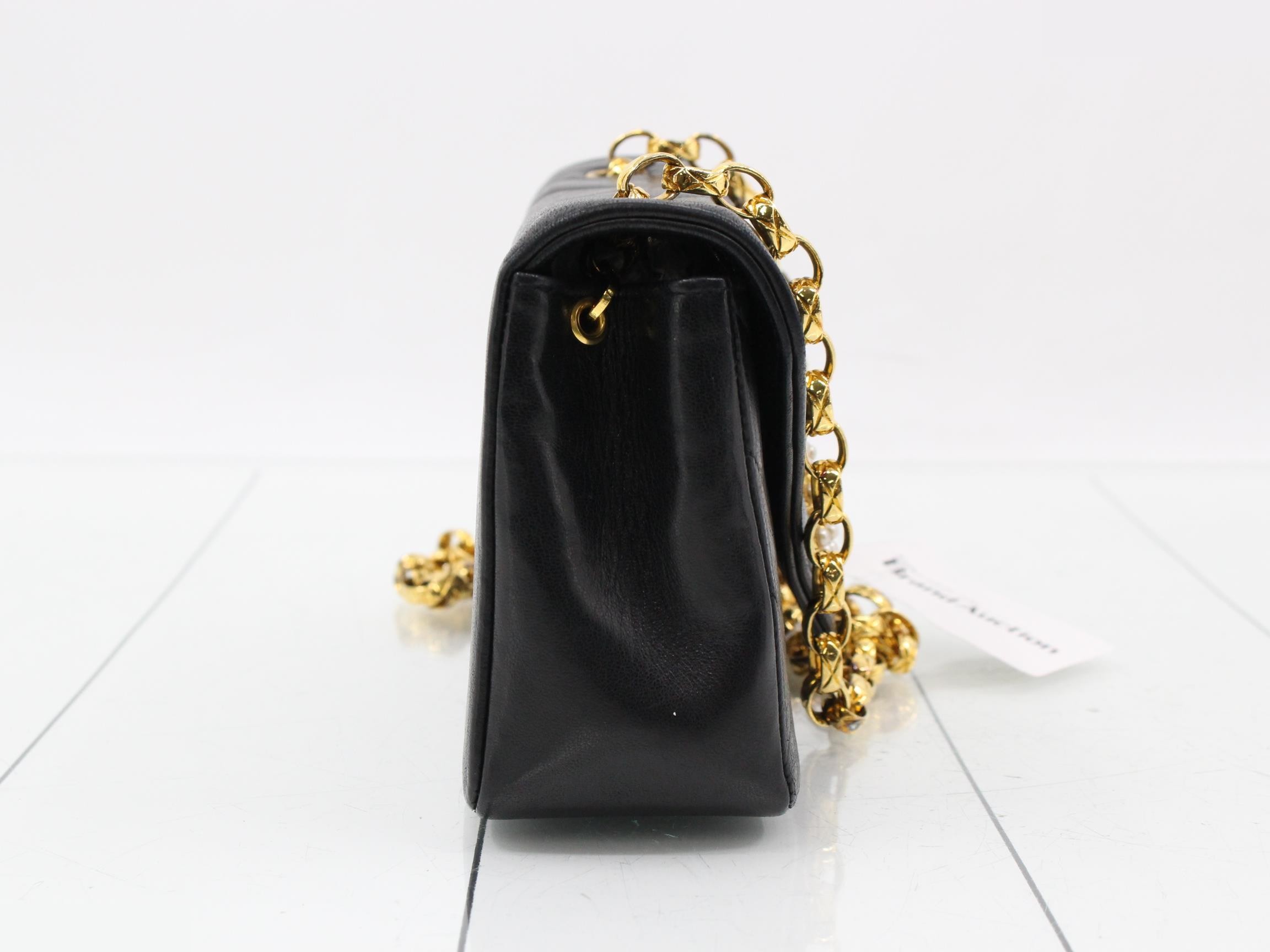 Pearl V-stitch chain shoulder bag — view 4