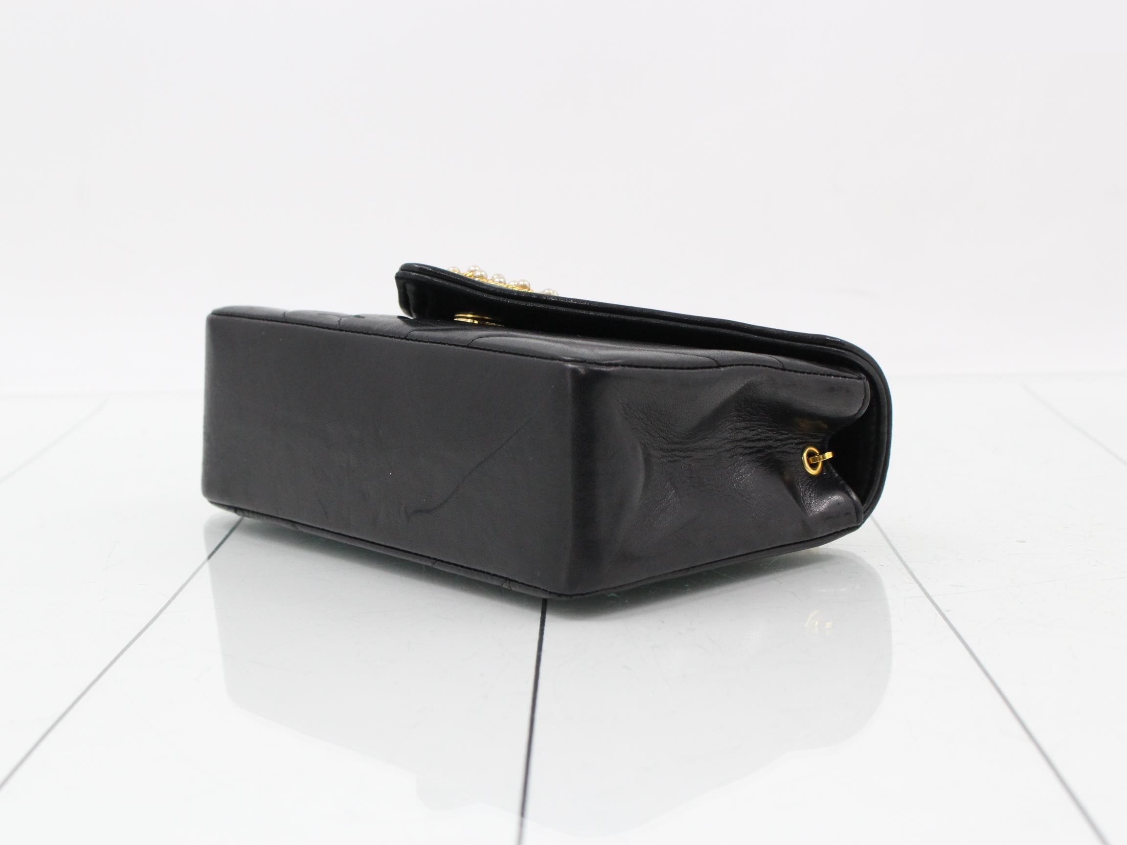 Pearl V-stitch chain shoulder bag — view 6