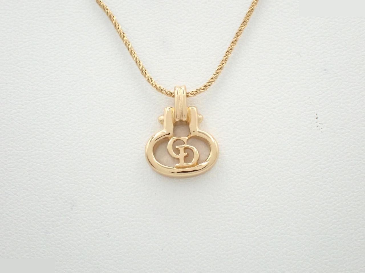 Necklace, chain approximately 43 cm