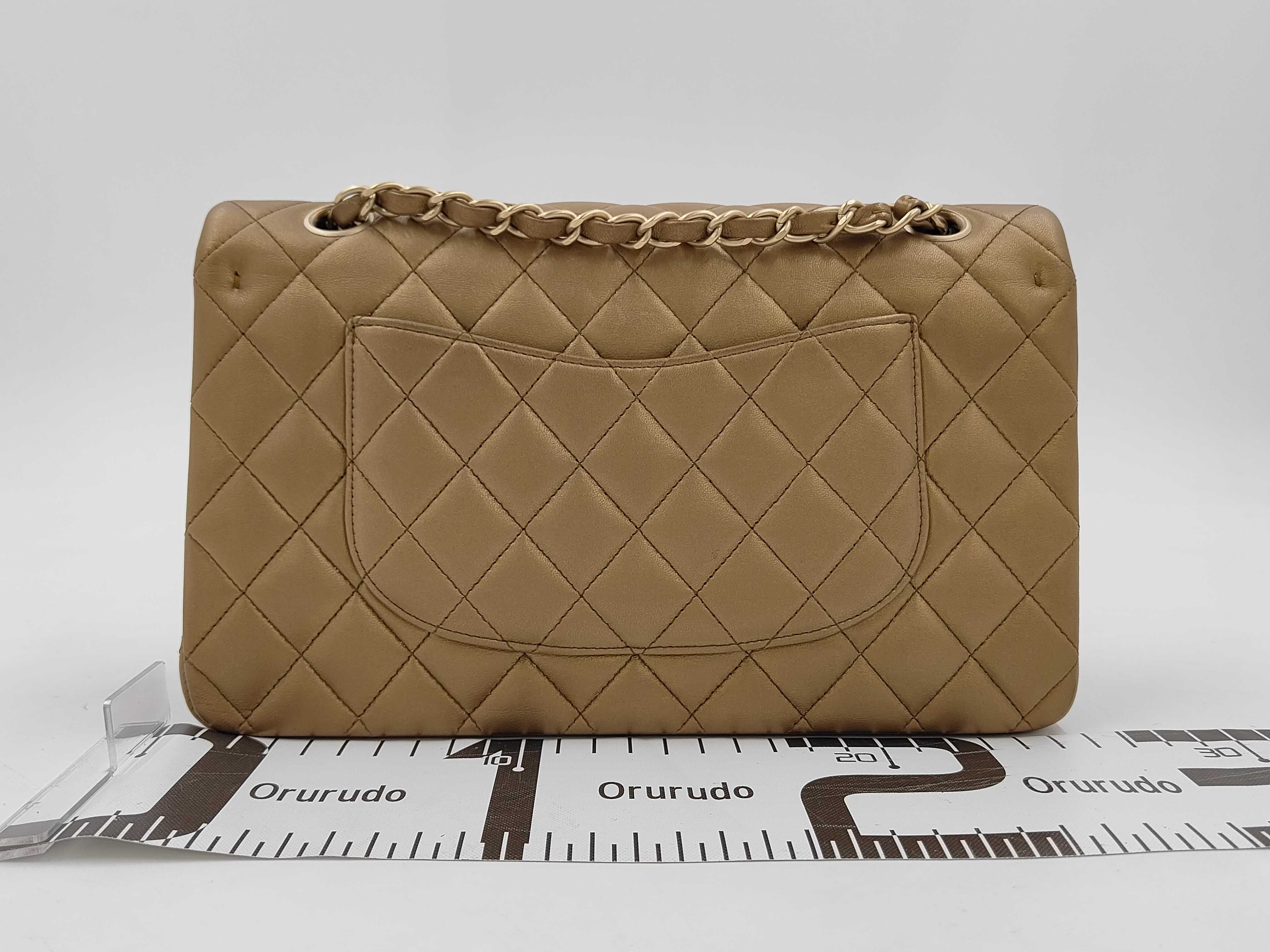 Matelassé 25 Lambskin Shoulder Bag with Gold Hardware (GD) and Double Flap (Serial Number 17) — view 2