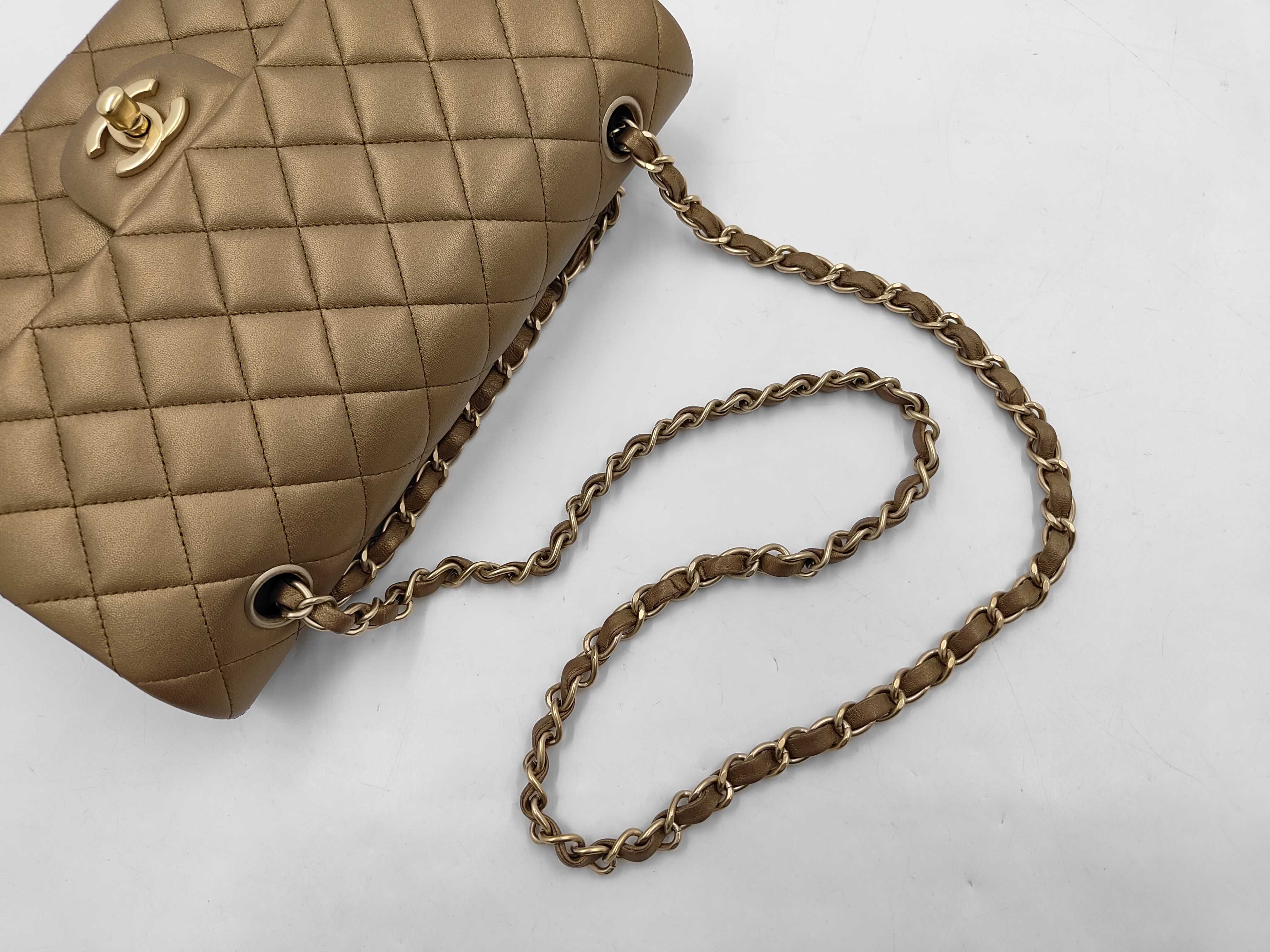 Matelassé 25 Lambskin Shoulder Bag with Gold Hardware (GD) and Double Flap (Serial Number 17) — view 3