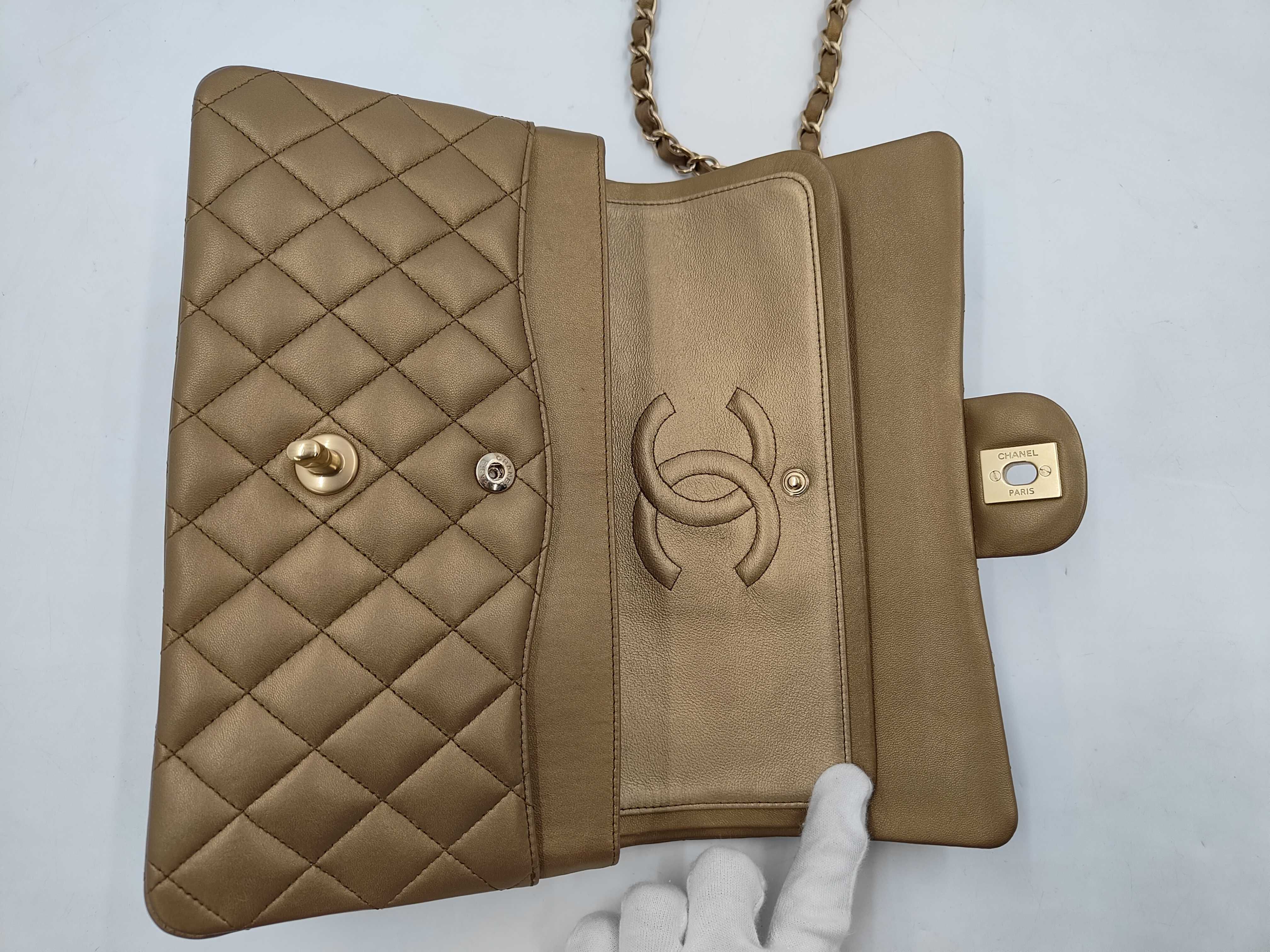 Matelassé 25 Lambskin Shoulder Bag with Gold Hardware (GD) and Double Flap (Serial Number 17) — view 7