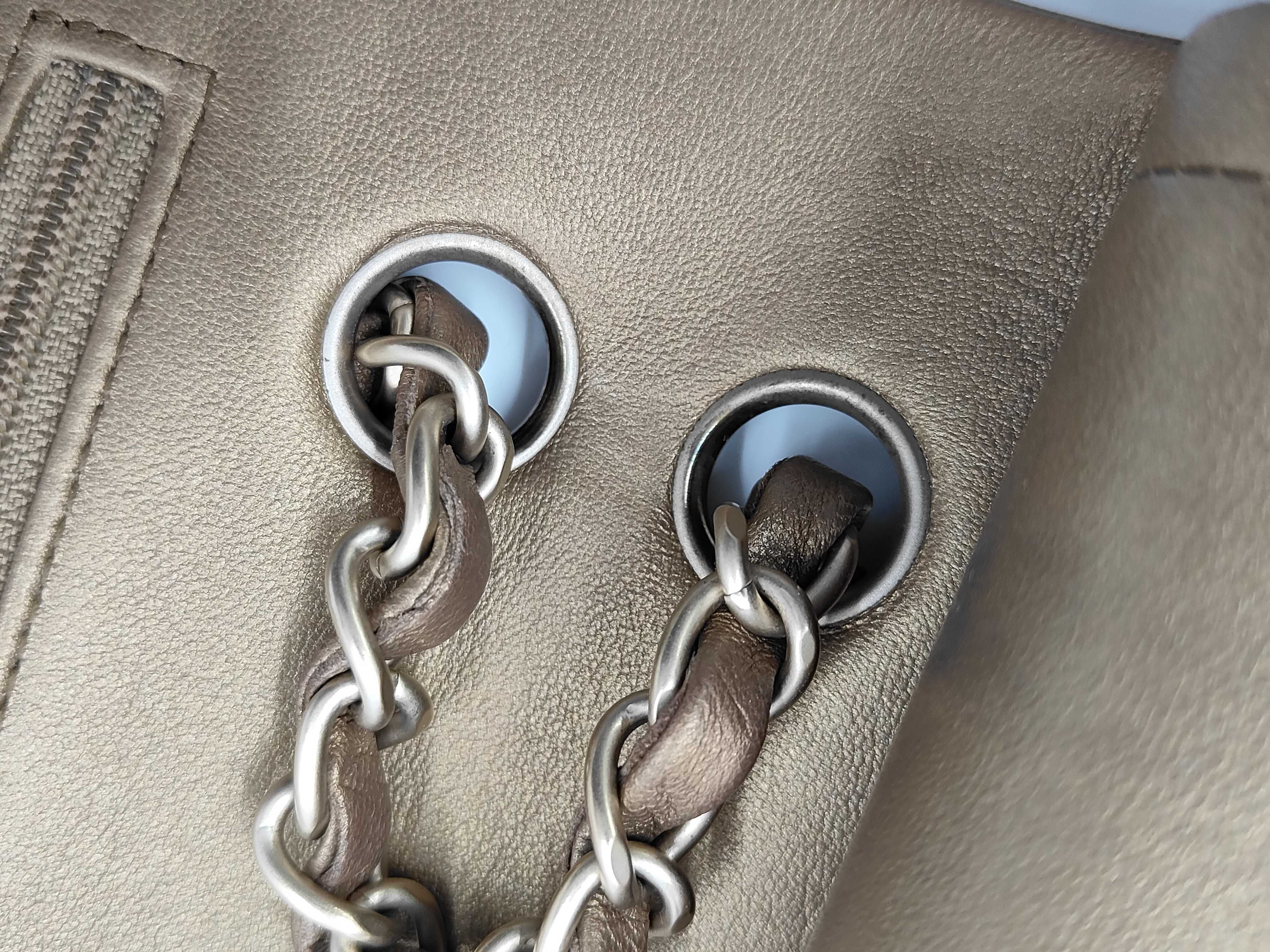 Matelassé 25 Lambskin Shoulder Bag with Gold Hardware (GD) and Double Flap (Serial Number 17) — view 8