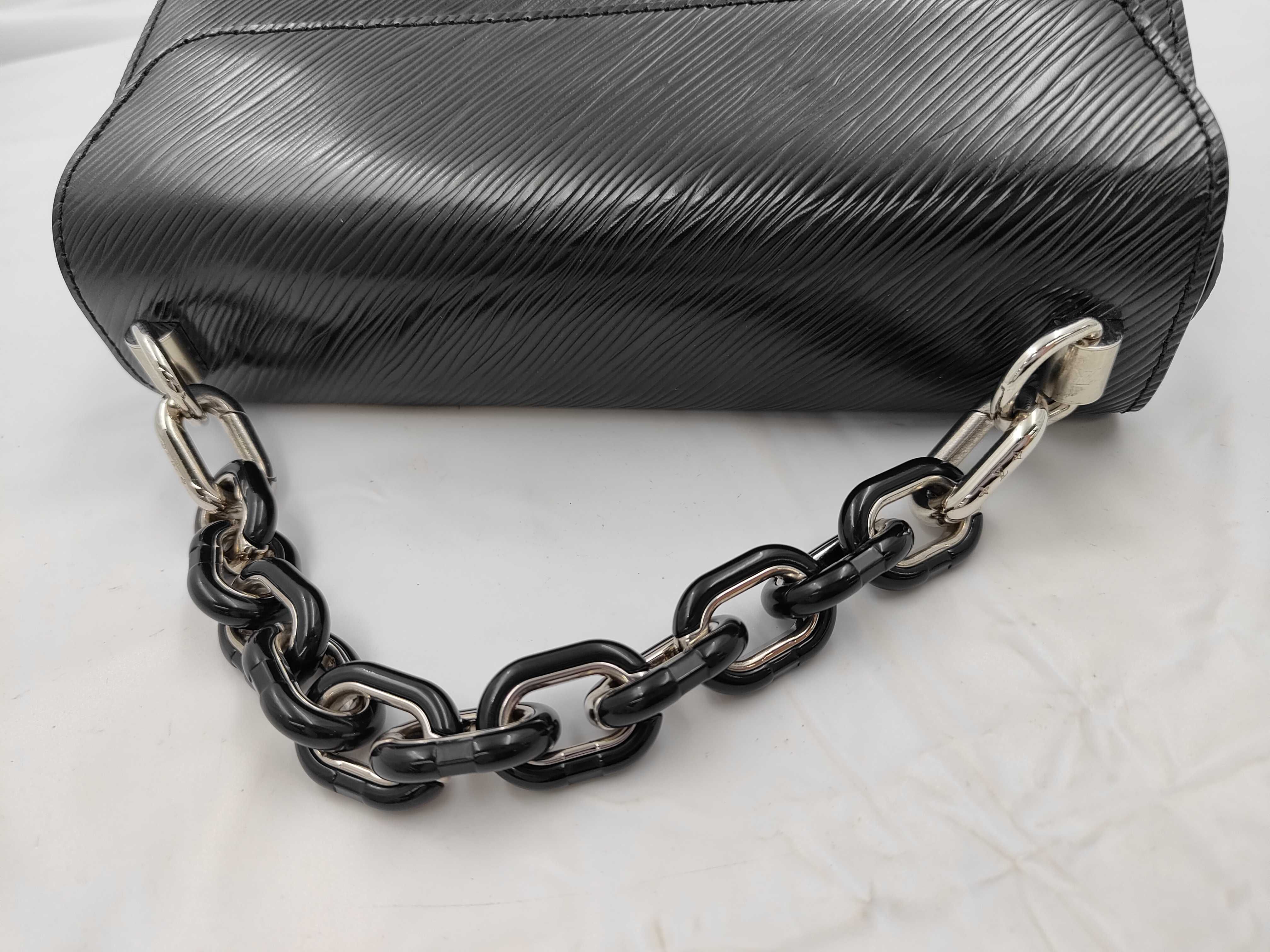 Yayoi Kusama LV x YK Epi Twist MM Infinite Dot 2-way Chain Shoulder Bag M21694 Black Shoulder Bag — view 3