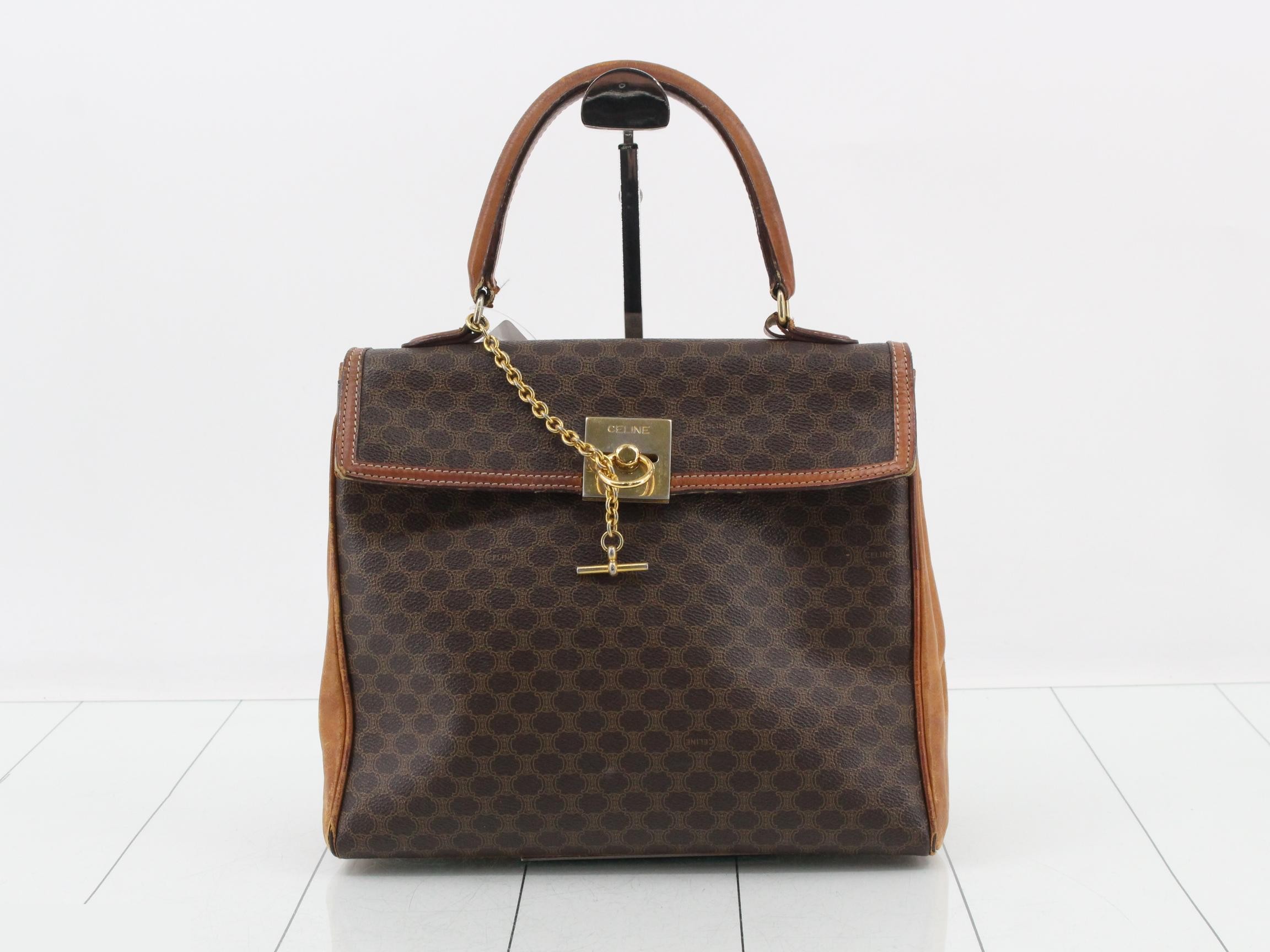 Mantel handbag