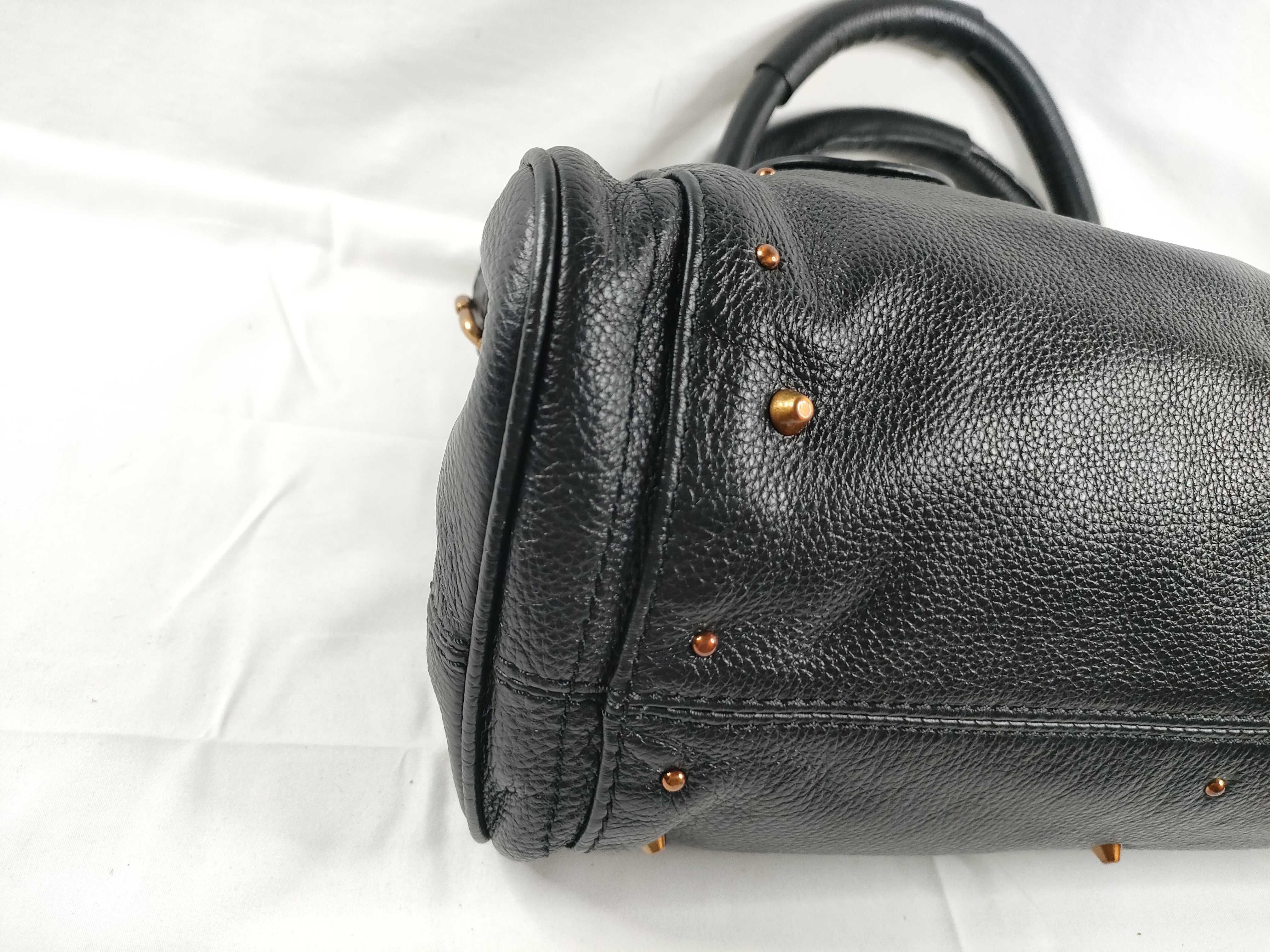 Paddington handbag with key and padlock — view 3