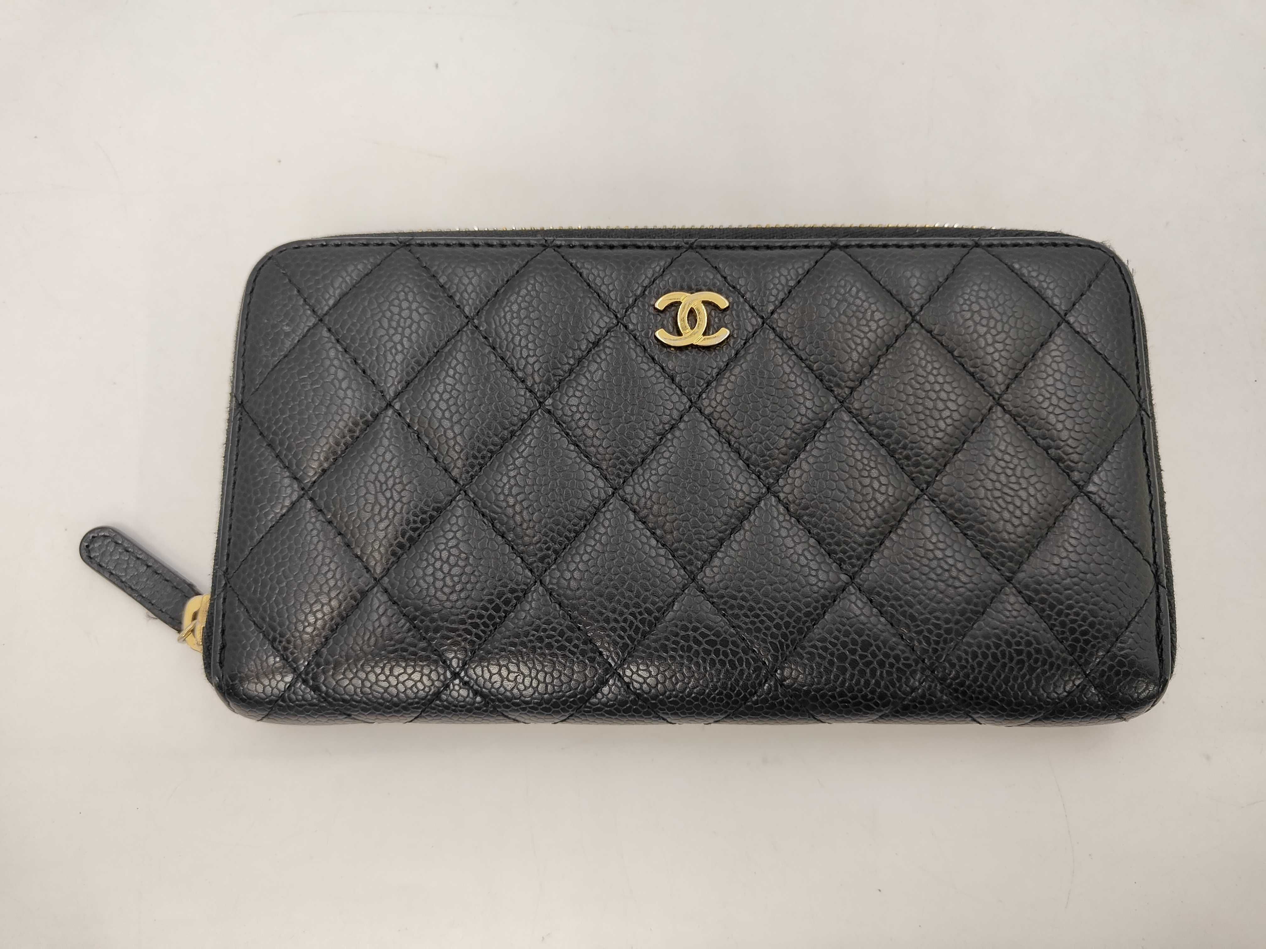 Caviar Skin Matelassé Coco Mark Round Zipper Wallet Black Seal 22 Series