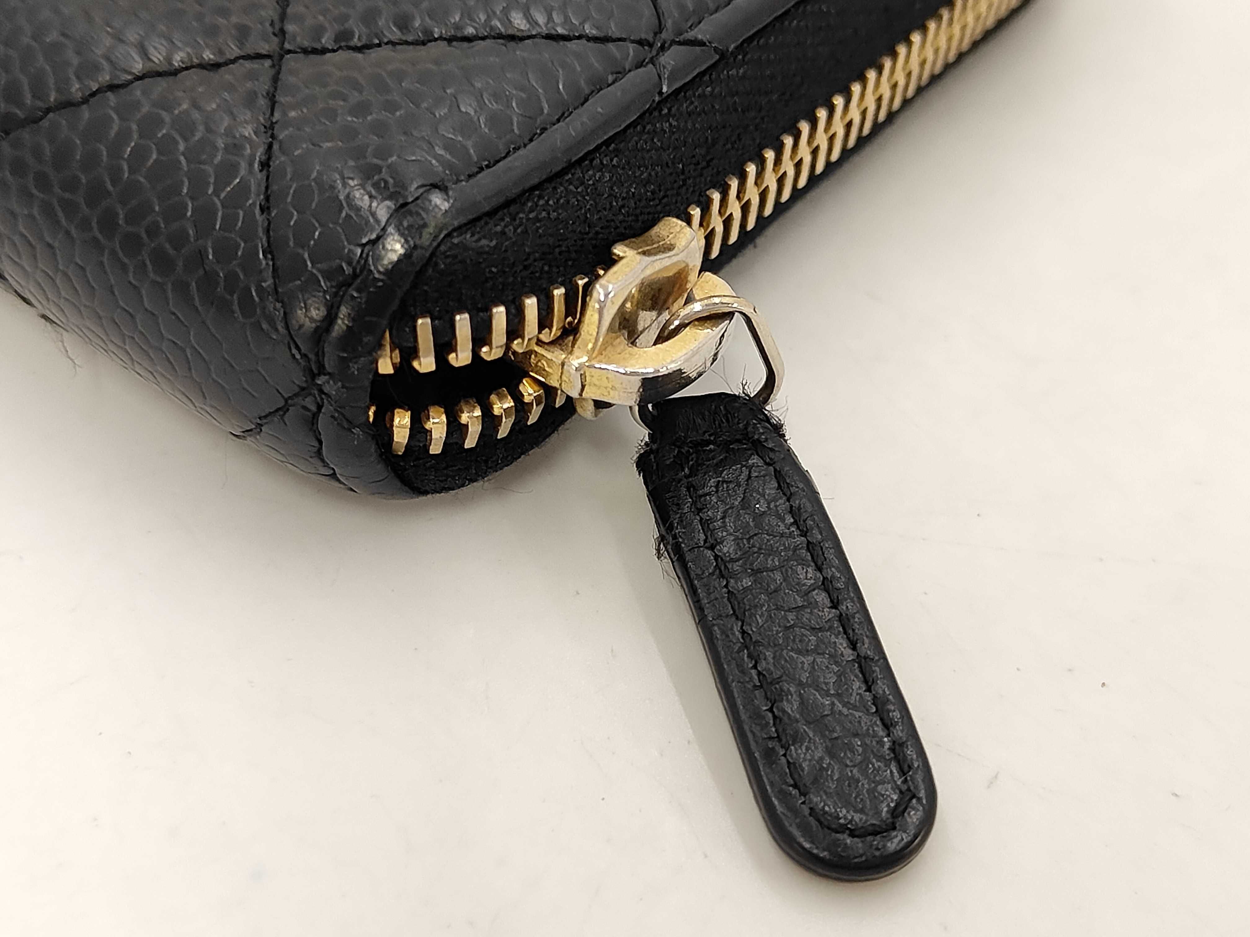 Caviar Skin Matelassé Coco Mark Round Zipper Wallet Black Seal 22 Series — view 3