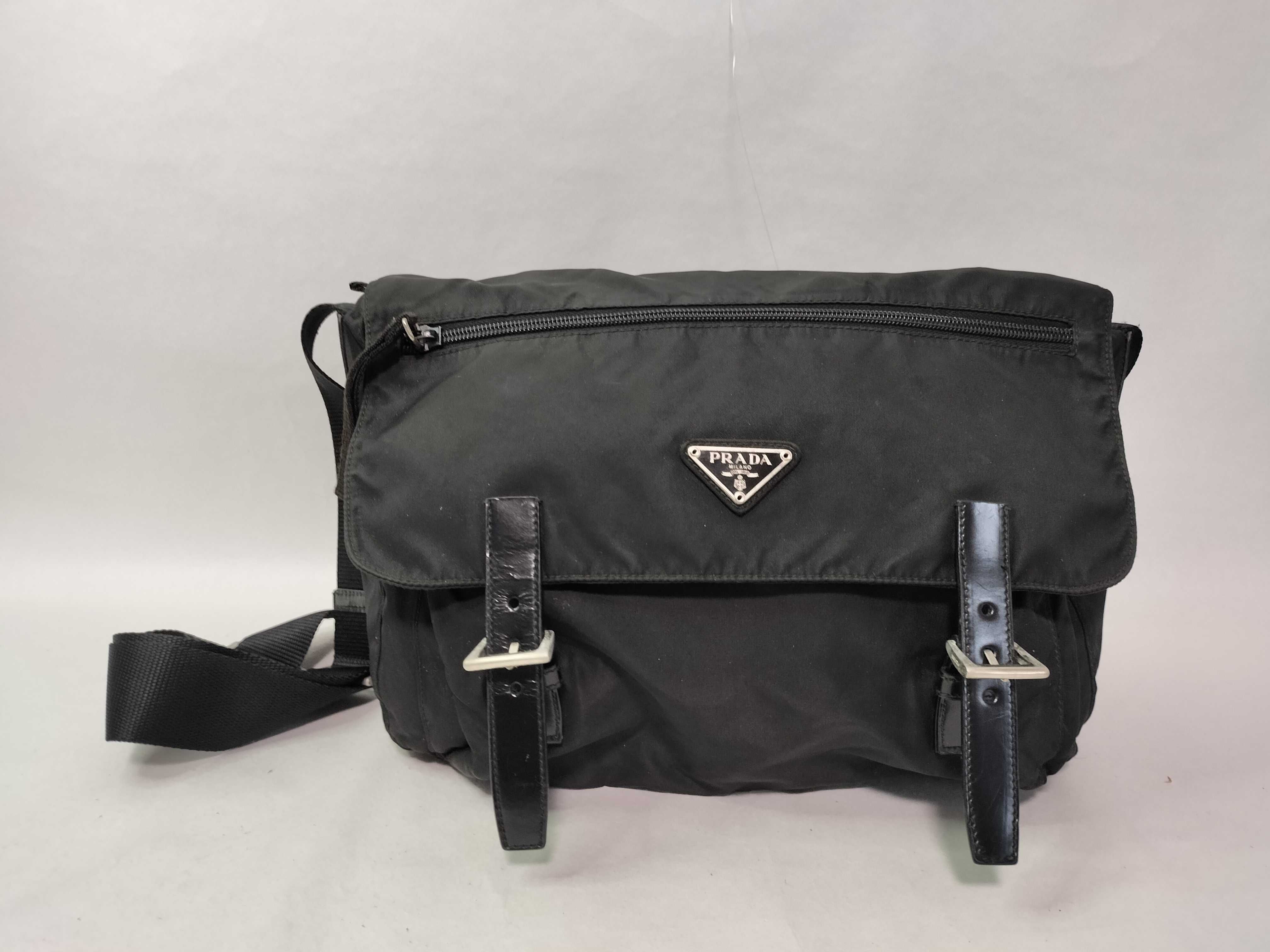 Nylon Messenger Shoulder Bag (Black)